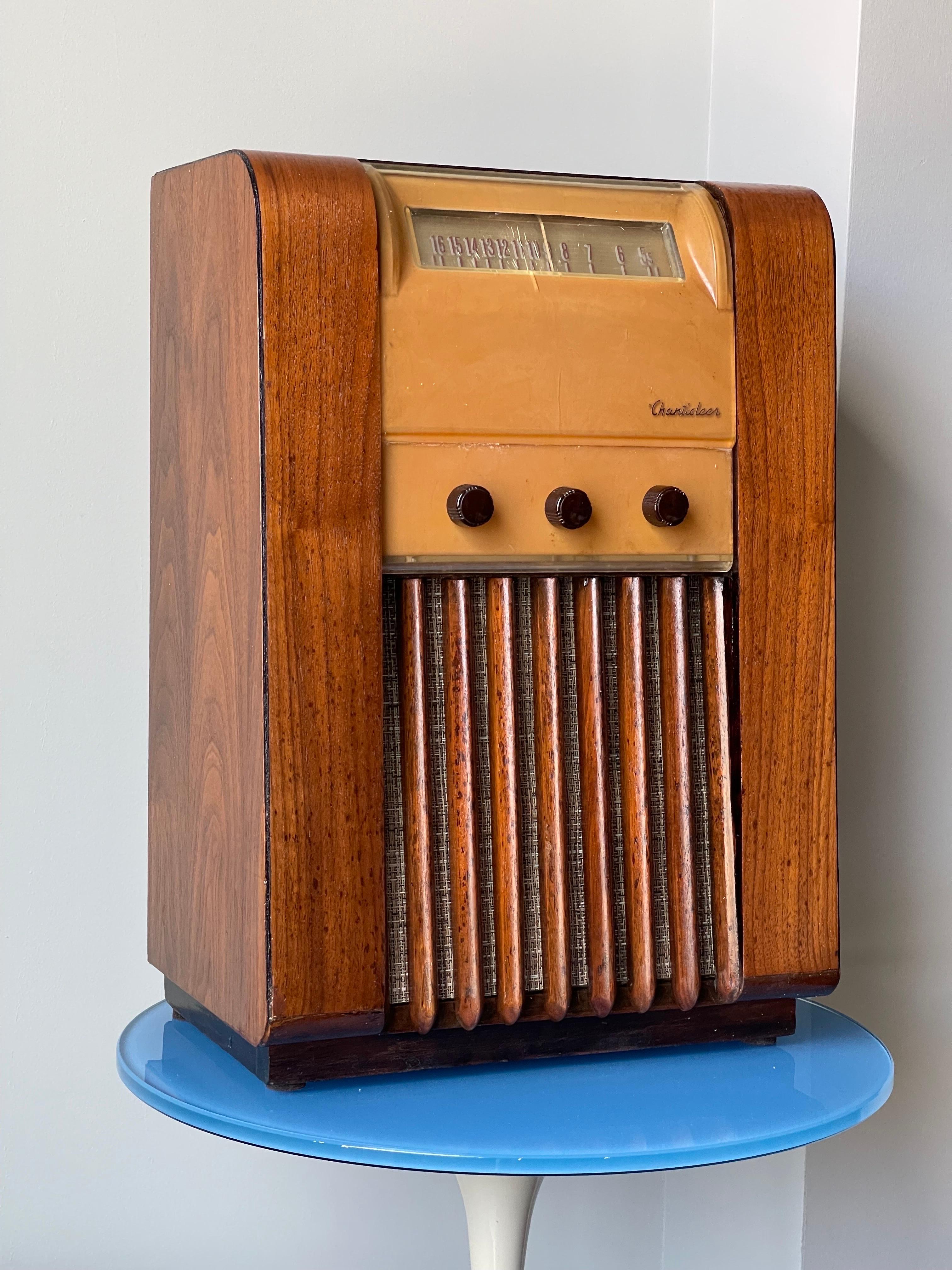 Mid-Century Modern Vintage Antique Cathedral Radio by Detrola Alexander Girard In Good Condition For Sale In Framingham, MA