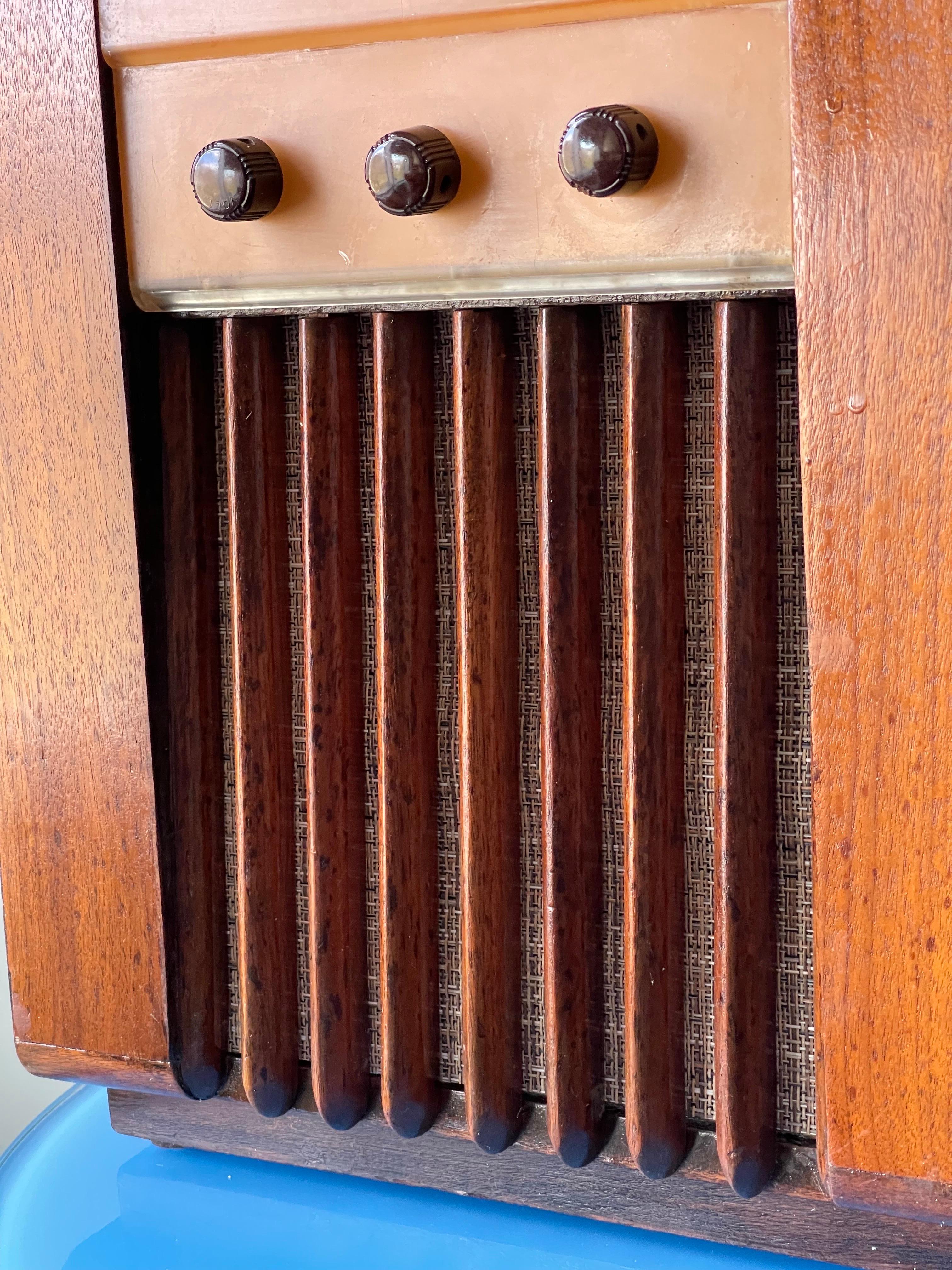 Metal Mid-Century Modern Vintage Antique Cathedral Radio by Detrola Alexander Girard For Sale