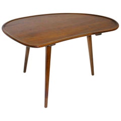 Mesa baja vintage de haya y cerezo de mediados de siglo, circa 1950