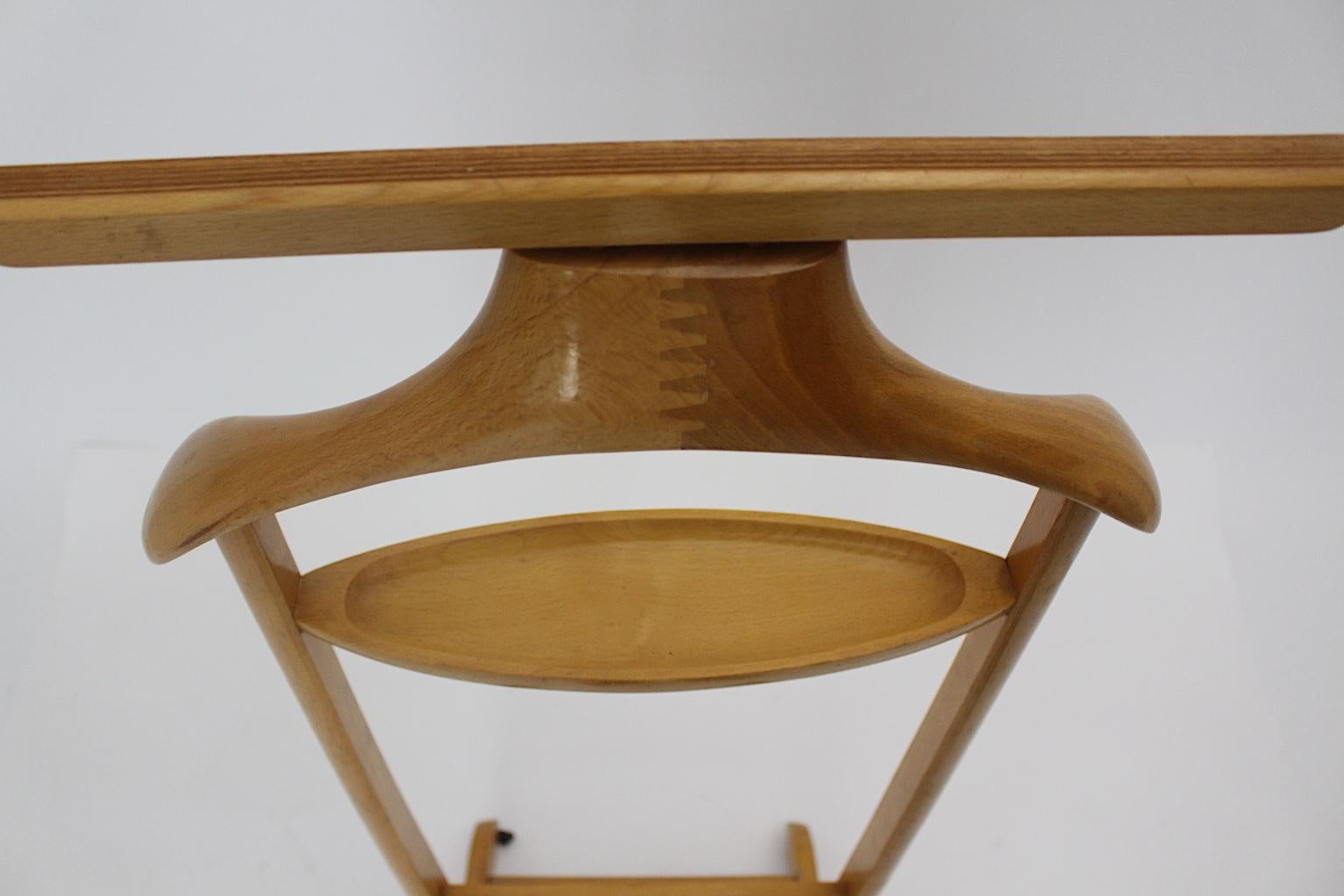 Mid-Century Modern Vintage Beech Valet, Ico and Luisa Parisi style, Italy, 1958 For Sale 1