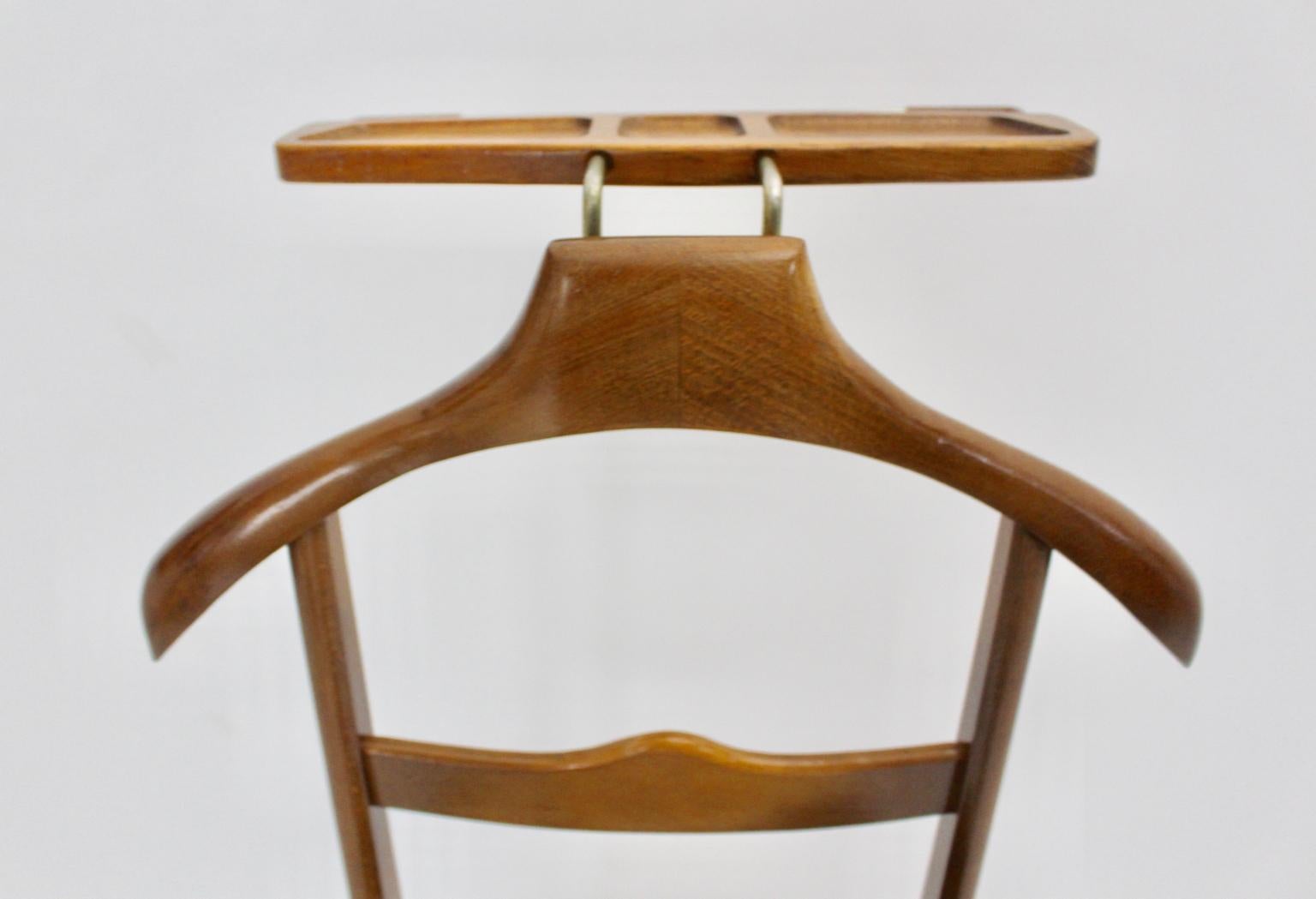 Mid-Century Modern Vintage Beech Valet Chair Ico & Luisa Parisi Attributed For Sale 9