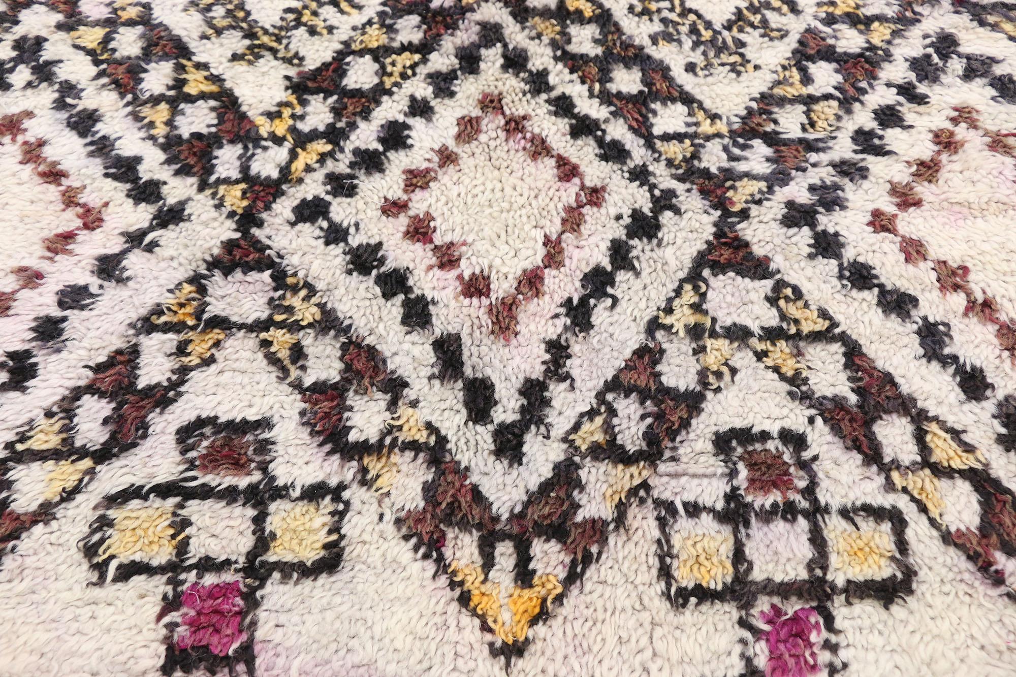 Vintage Moroccan Beni Ourain Rug, Midcentury Modern Meets Nomadic Charm In Good Condition For Sale In Dallas, TX