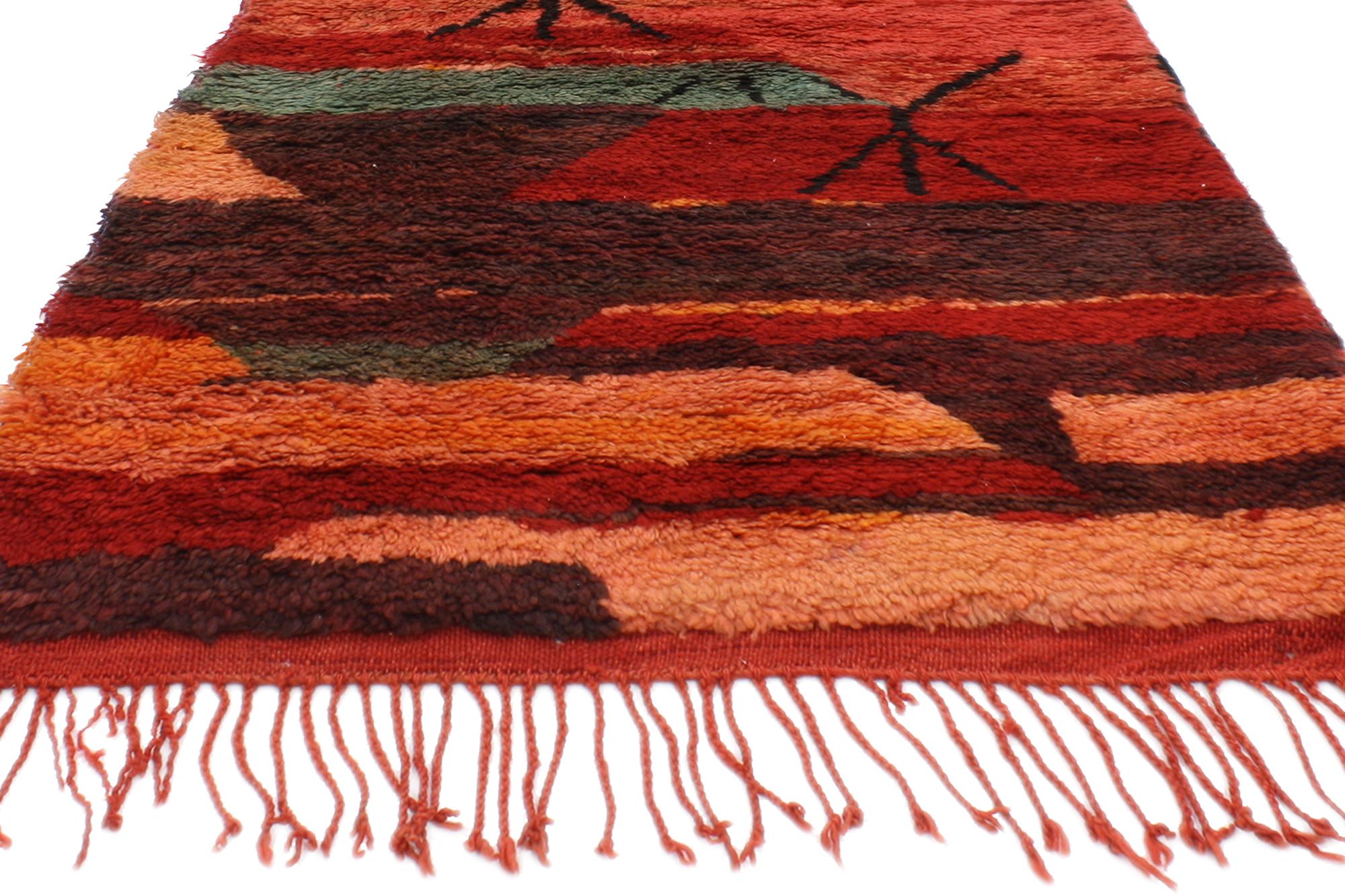 1960's Berber Beni M'Guild Moroccan Carpet with Modern Style In Good Condition For Sale In Dallas, TX