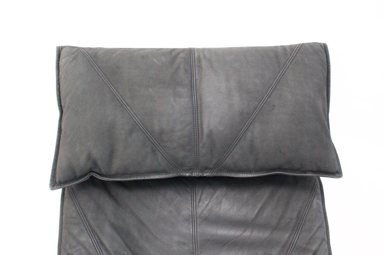 Mid-Century Modern Vintage Black Leather Chaise Longue by Tord Bjorklund, 1970 For Sale 4
