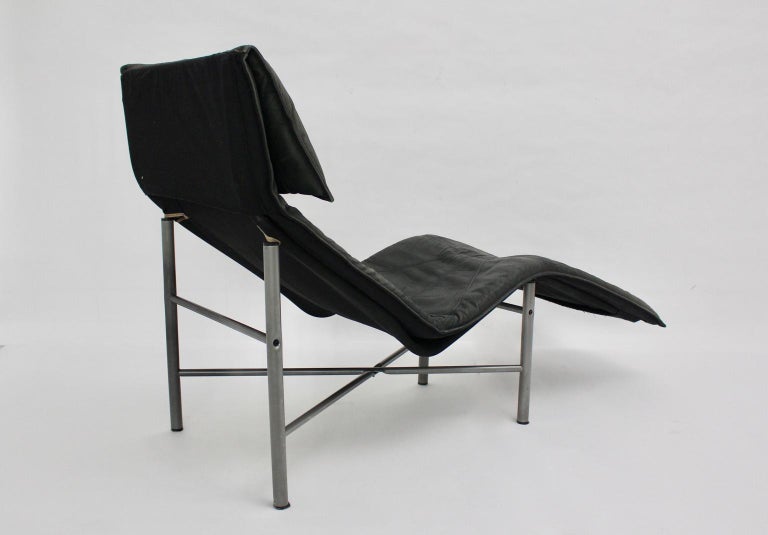 Swedish Mid-Century Modern Vintage Black Leather Chaise Longue by Tord Bjorklund, 1970 For Sale