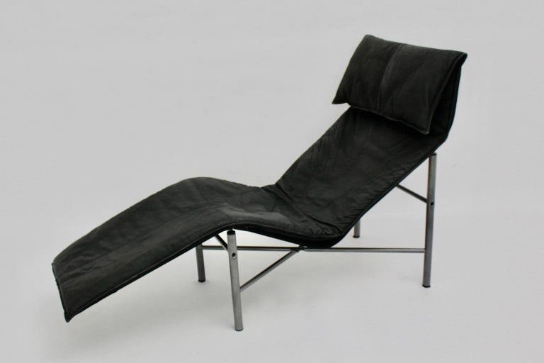 Mid-Century Modern Vintage Black Leather Chaise Longue by Tord Bjorklund, 1970 In Good Condition For Sale In Vienna, AT