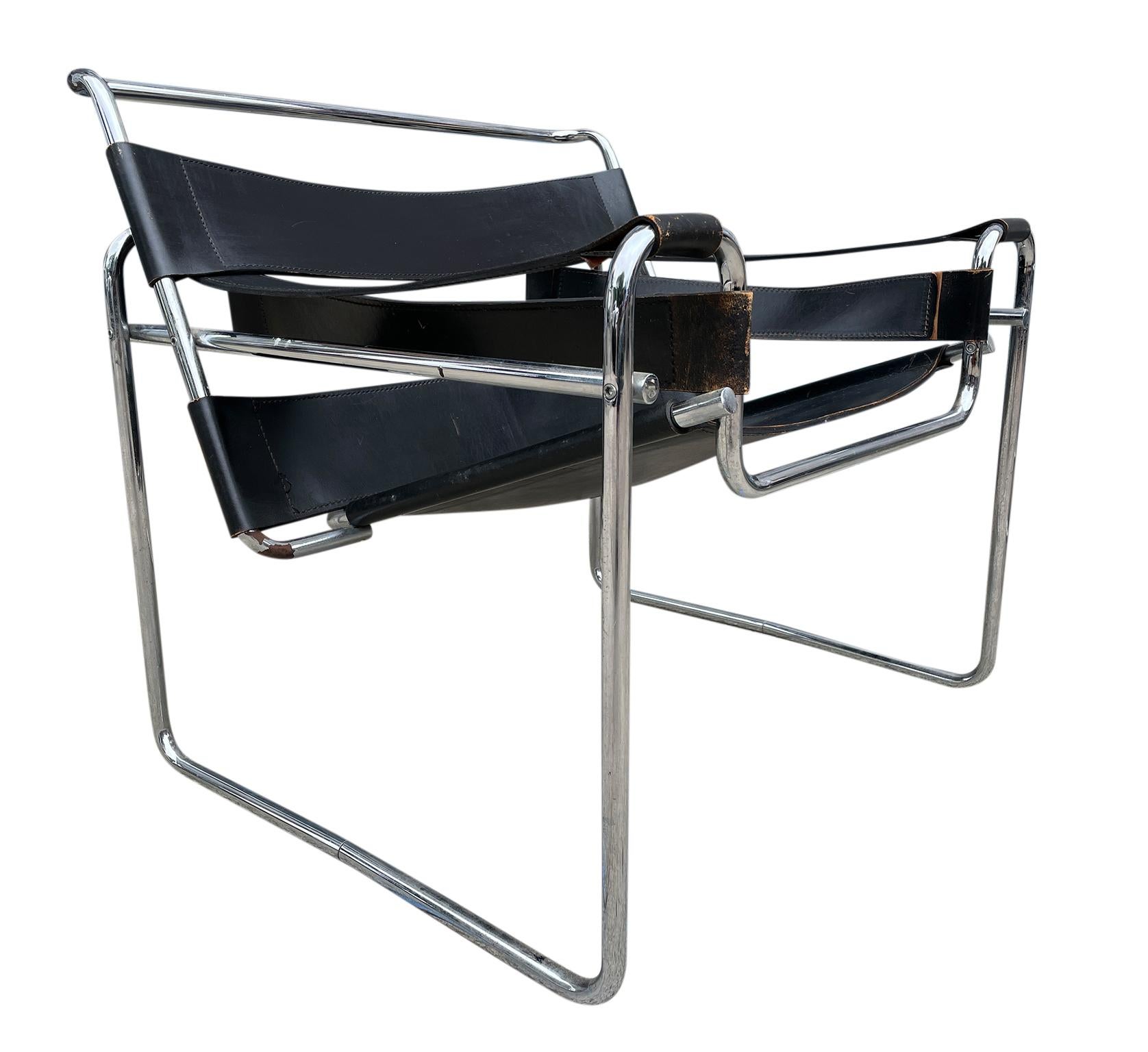 Mid-Century Modern Vintage Black Leather Wassily Lounge Chair In Good Condition For Sale In BROOKLYN, NY