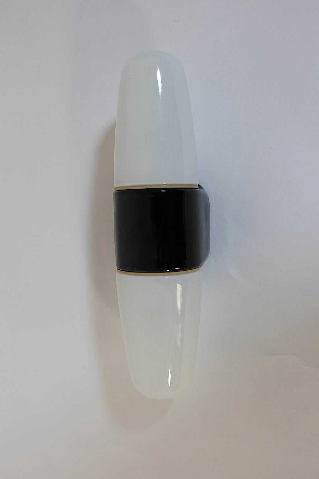 Mid-Century Modern Applique vintage en céramique noire et blanche mi-siècle moderne Wilhelm Wagenfeld en vente