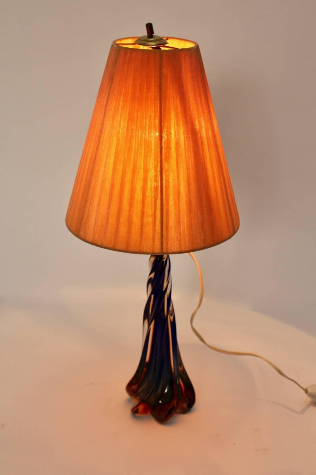 Moderne Tischlampe aus blauem und orangefarbenem Muranoglas aus der Jahrhundertmitte:: 1950er Jahre:: Italien im Zustand „Gut“ im Angebot in Vienna, AT
