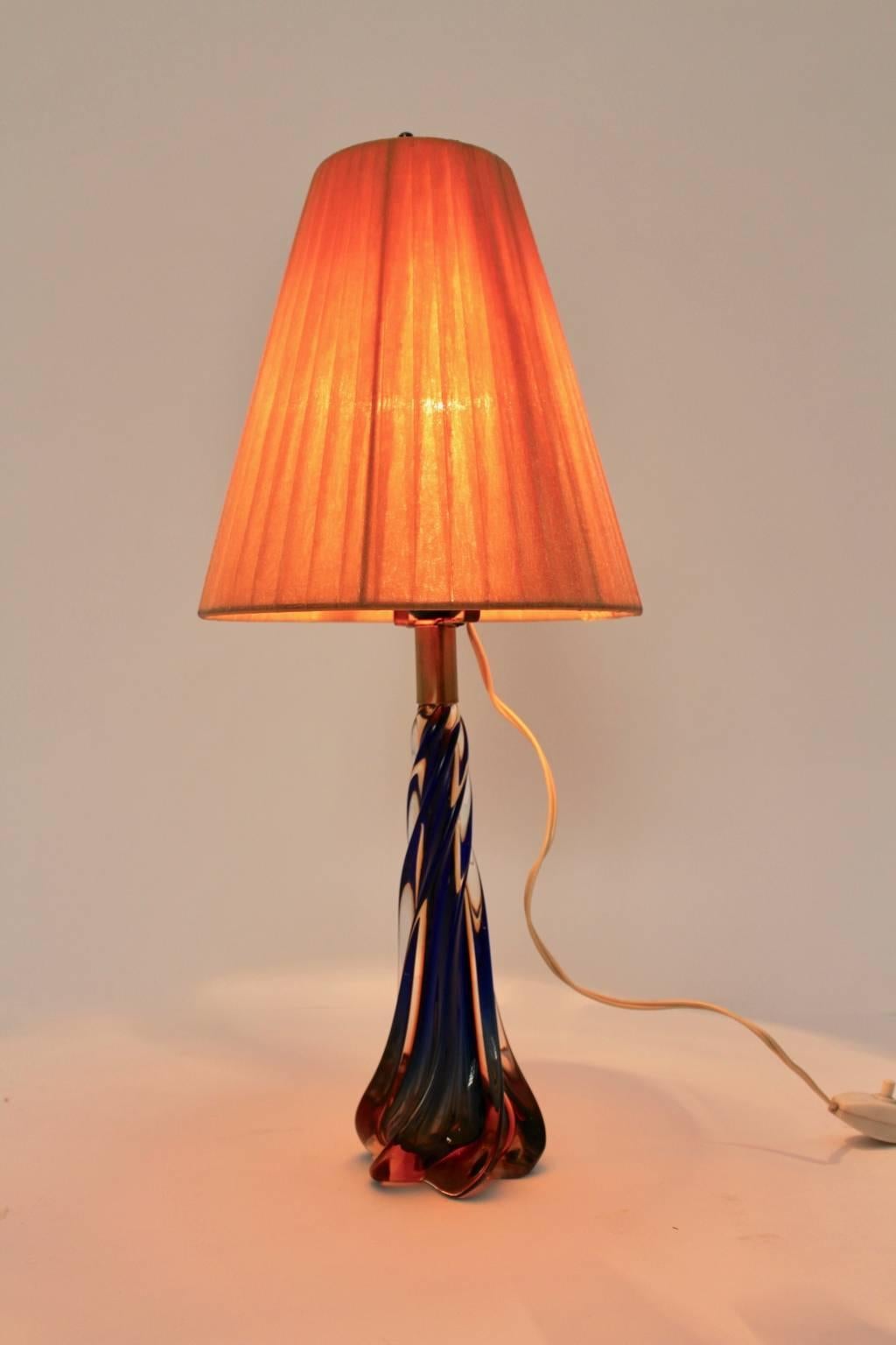 Moderne Tischlampe aus blauem und orangefarbenem Muranoglas aus der Jahrhundertmitte:: 1950er Jahre:: Italien (Mitte des 20. Jahrhunderts) im Angebot