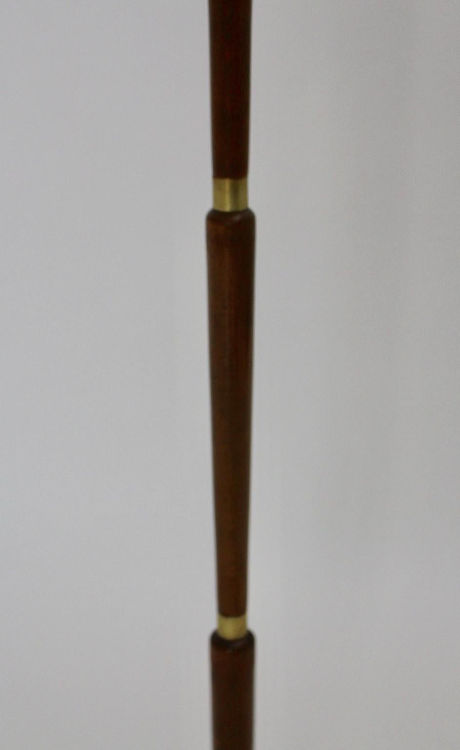 Lampadaire en hêtre en laiton vintage moderne du milieu du siècle dernier, attribué à Giuseppe Ostuni en vente 8