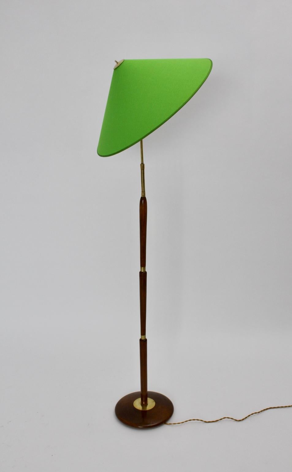 Mid-Century Modern Vintage Brass Beech Floor Lamp Giuseppe Ostuni Attributed In Good Condition For Sale In Vienna, AT