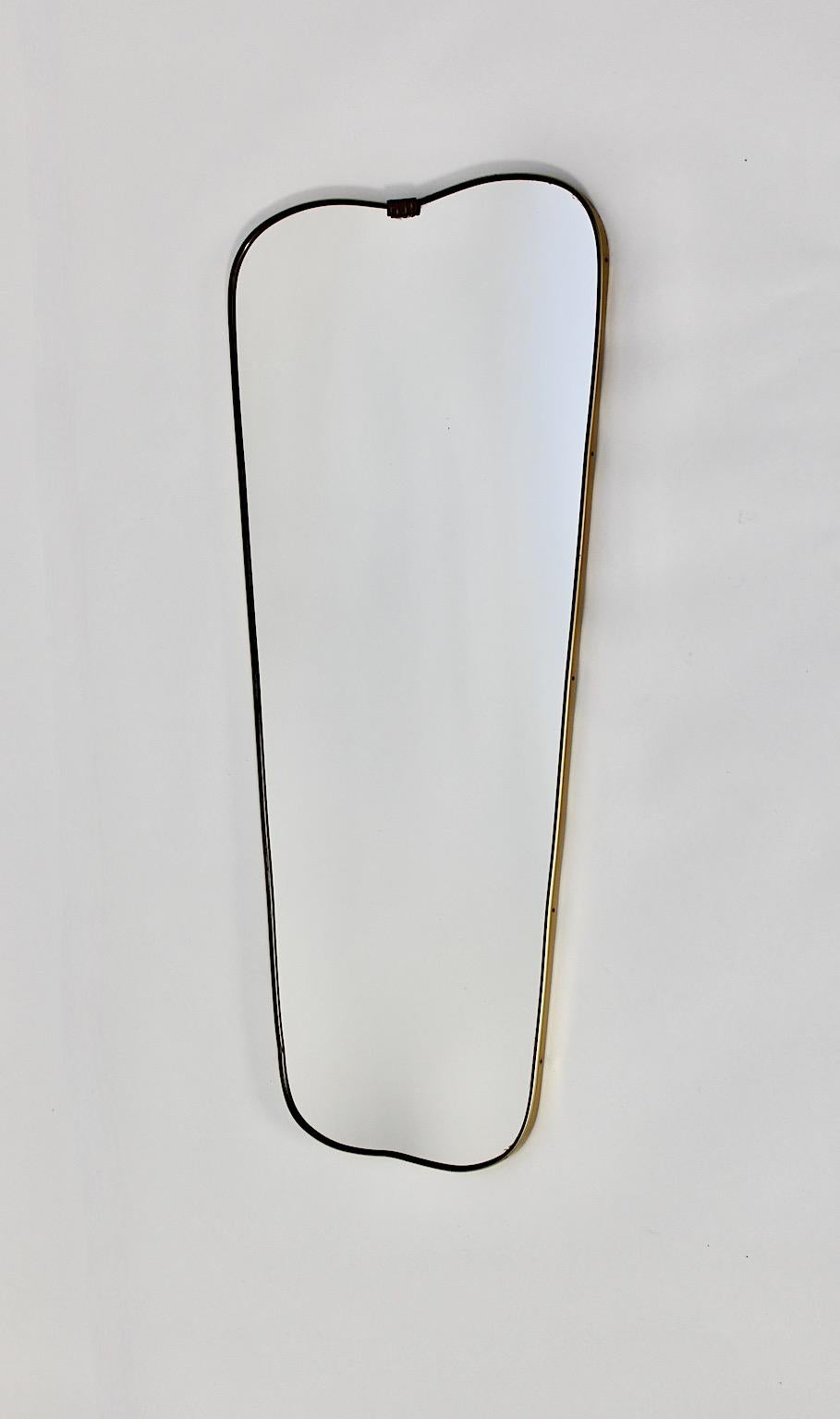 20ième siècle Mid Century Modern Vintage Brass Black Heart Full Length Mirror Miroir mural 1950 en vente