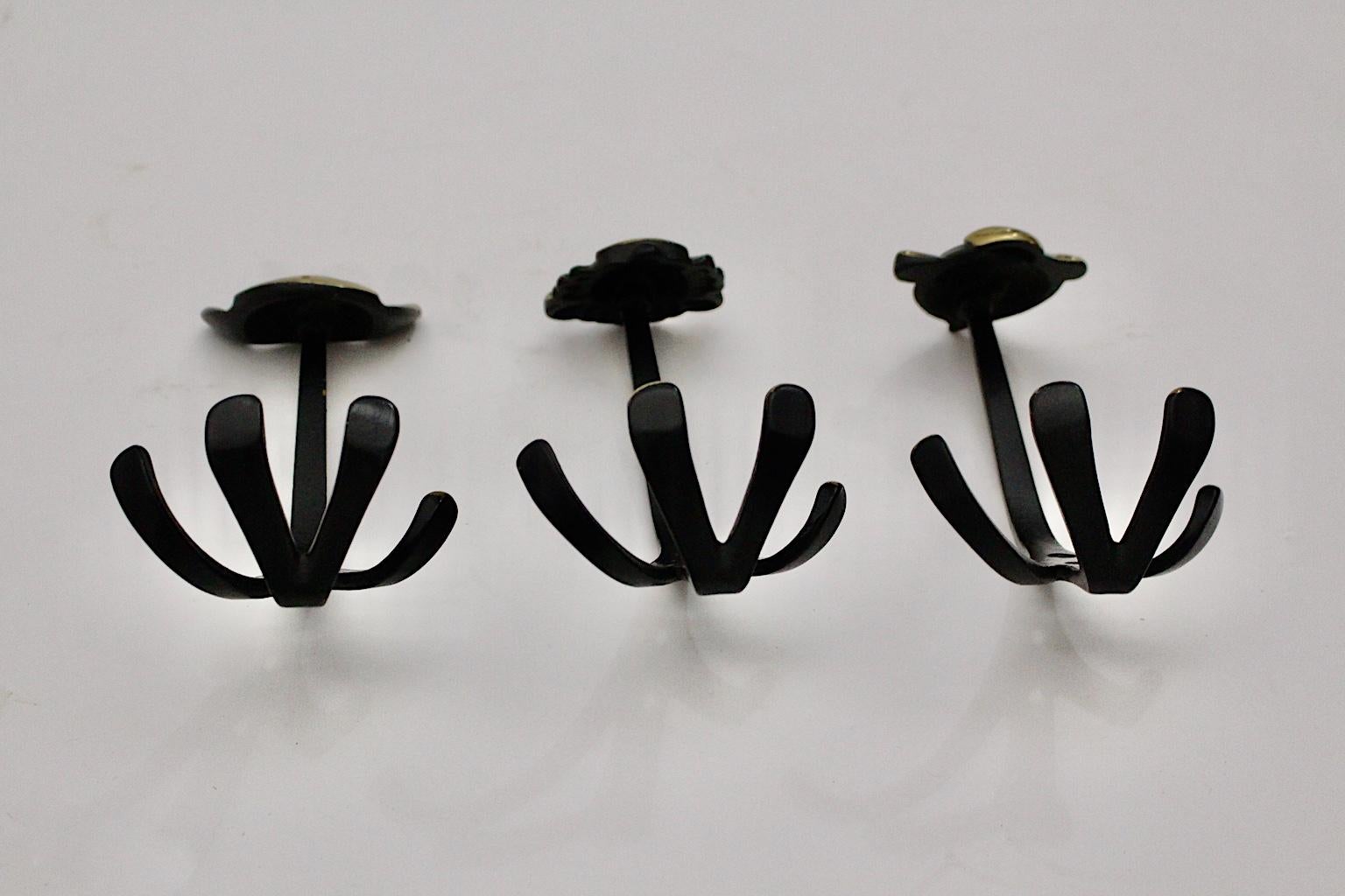 Mid-Century Modern Vintage Brass Black Wall Hooks Walter Bosse, 1950s, Austria In Good Condition For Sale In Vienna, AT
