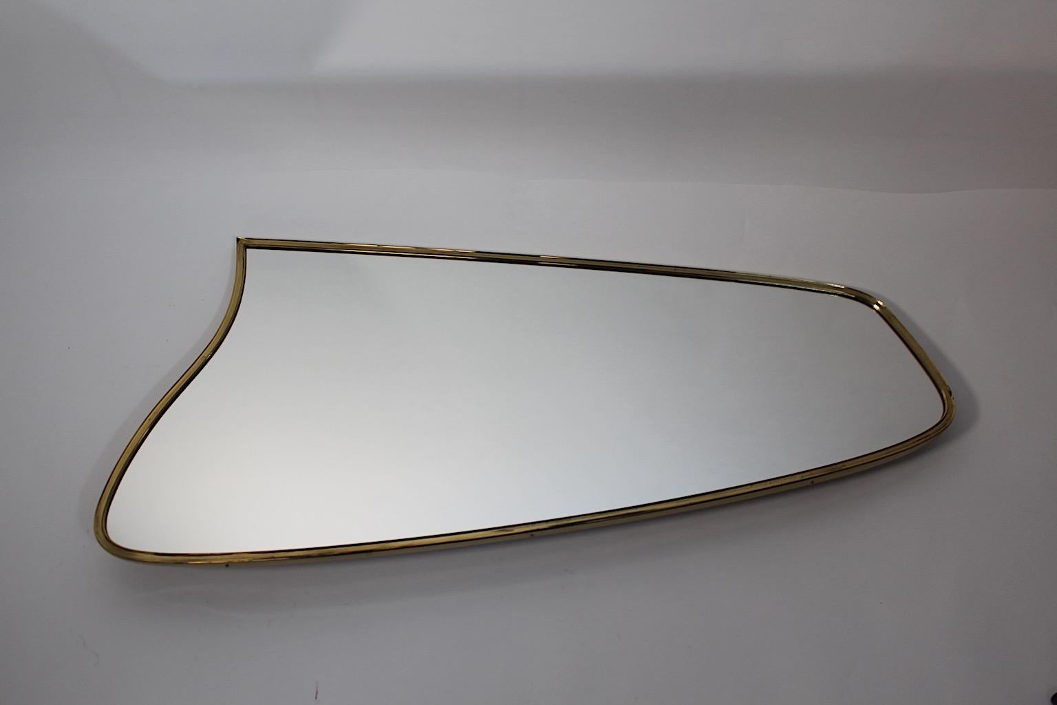 Espejo de pie de latón vintage moderno de mediados de siglo Espejo de cuerpo entero, años 50, Italia Moderno de mediados de siglo en venta