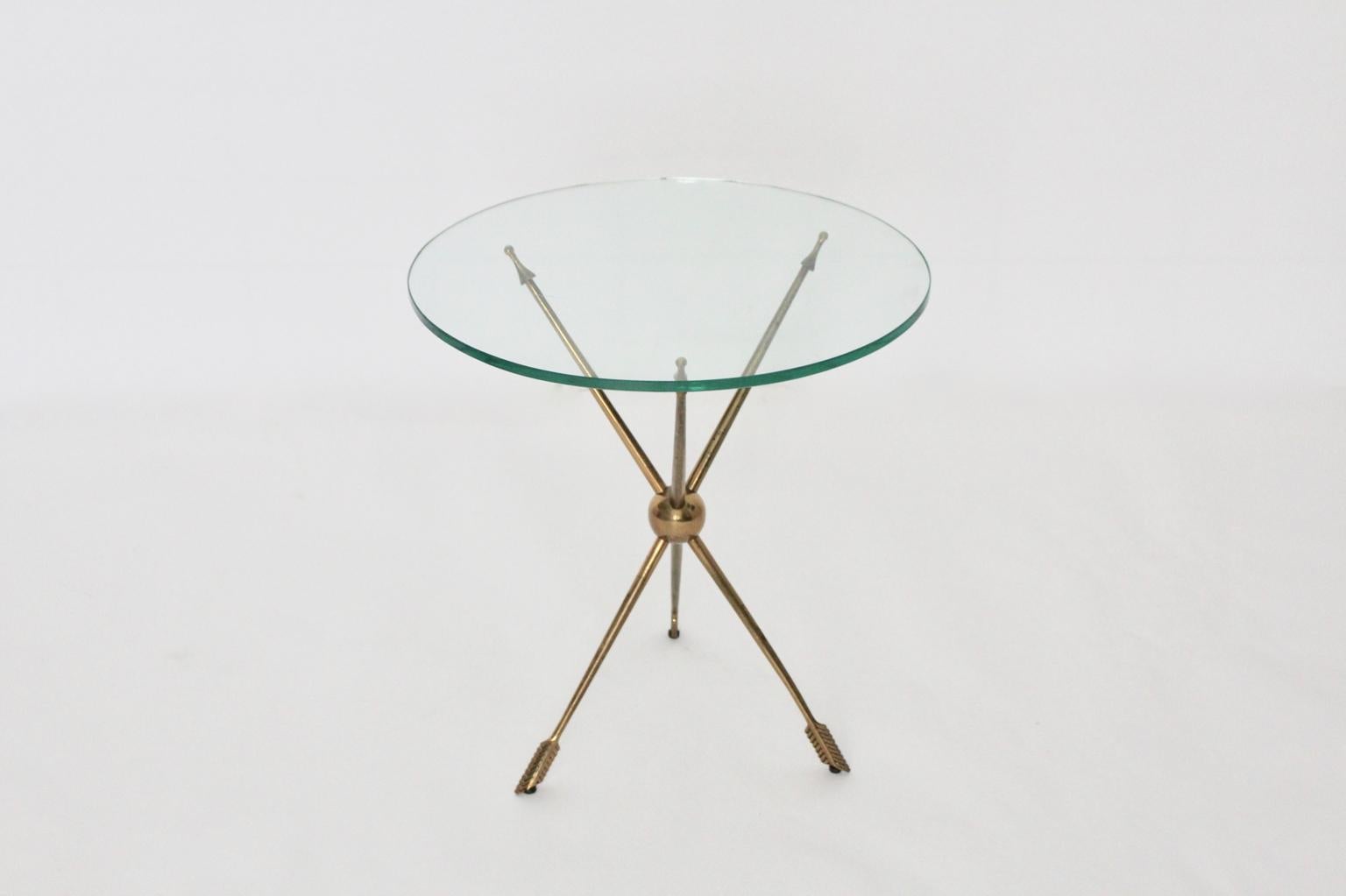 Mid-Century Modern Vintage Glass Arrow Side Table/Occasional Table, 1950s, Italy For Sale 2