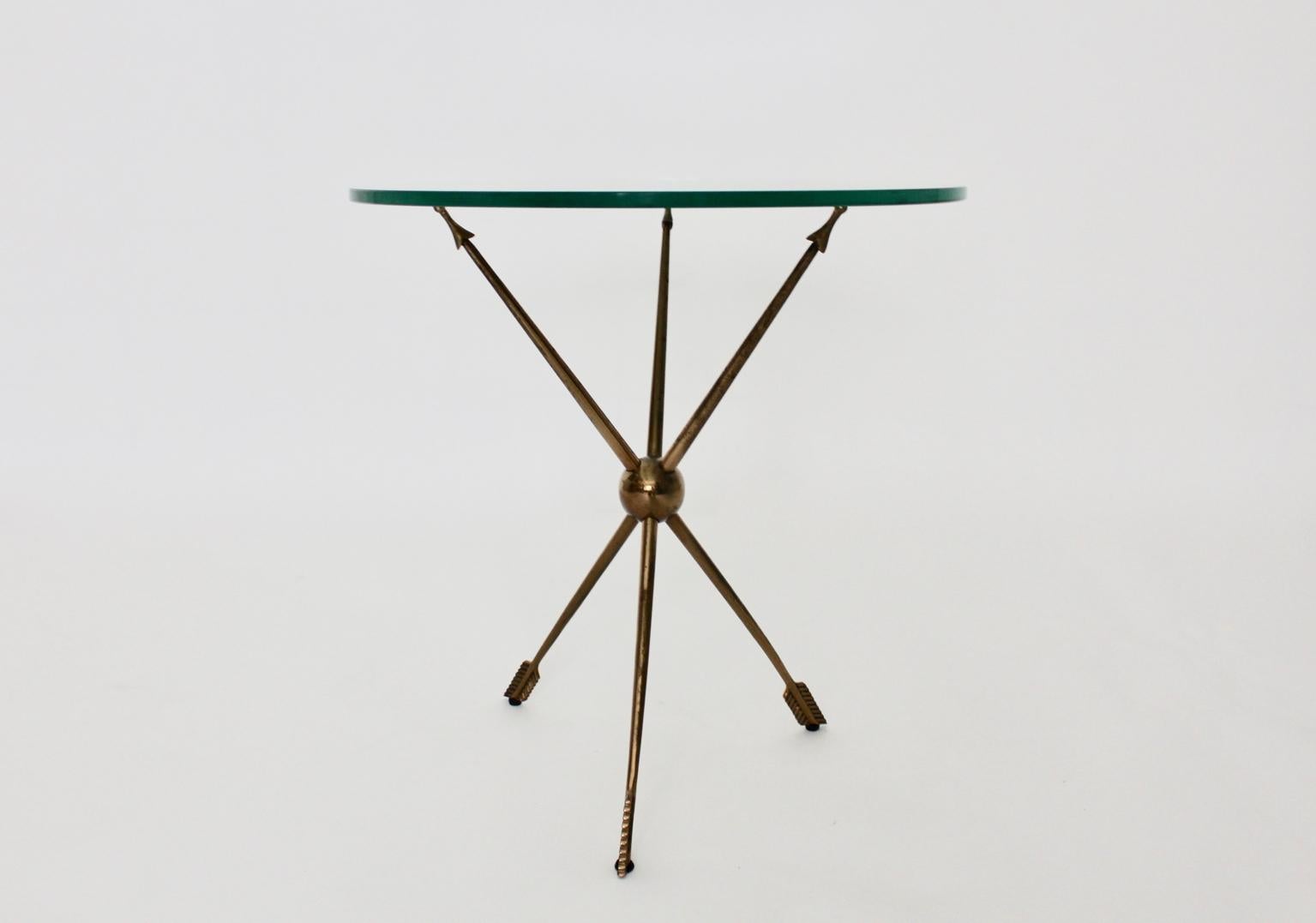 Mid-Century Modern Vintage Glass Arrow Side Table/Occasional Table, 1950s, Italy For Sale 1