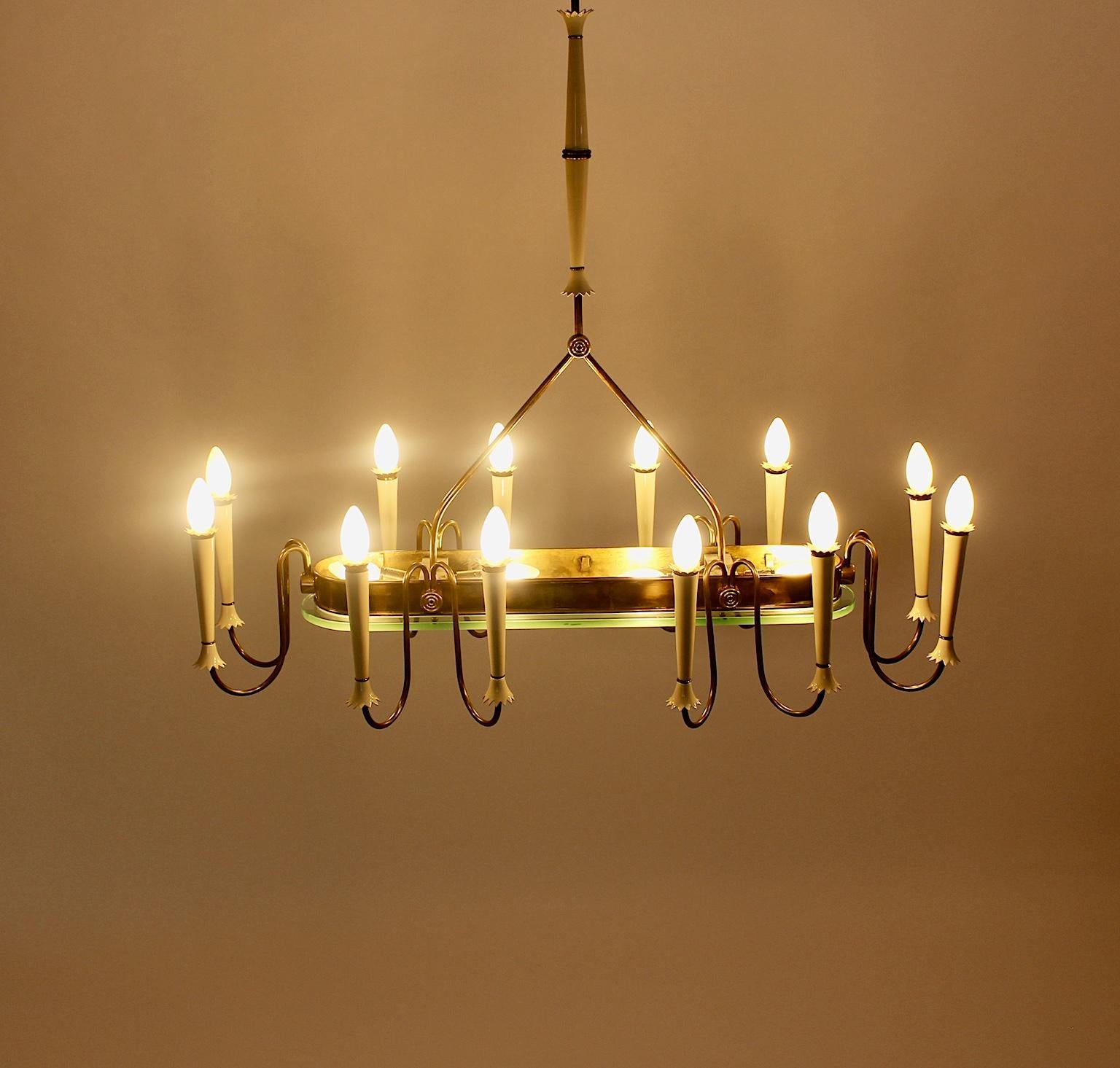Mid-Century Modern Vintage Brass Glass Chandelier Pietro Chiesa Style 1940 Italy For Sale 3