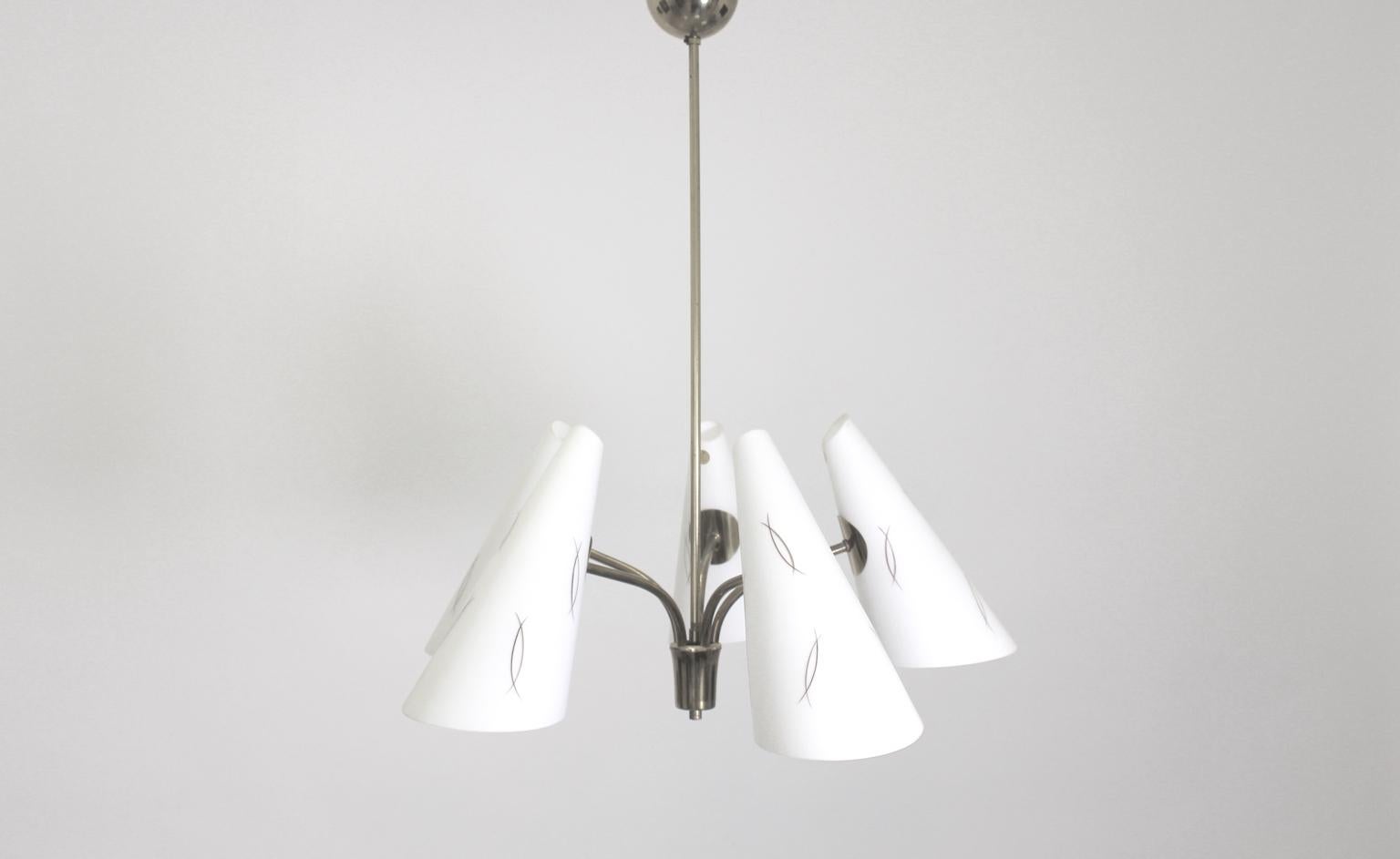 Mid-Century moderno Lampadario di vetro in ottone vintage della metà del secolo Rupert Nikoll 1950 Vienna in vendita