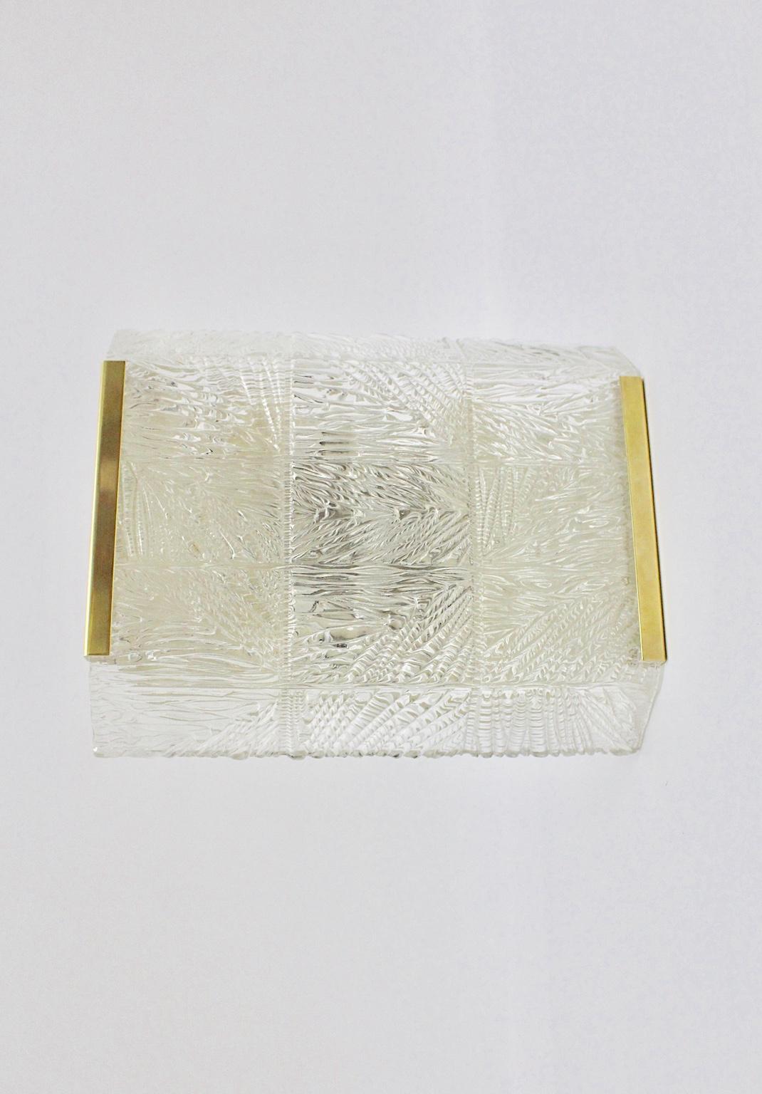 Mid-Century Modern Applique de verre en laiton de style moderne du milieu du siècle dernier par J.T.Kalmar Vienne:: Autriche en vente