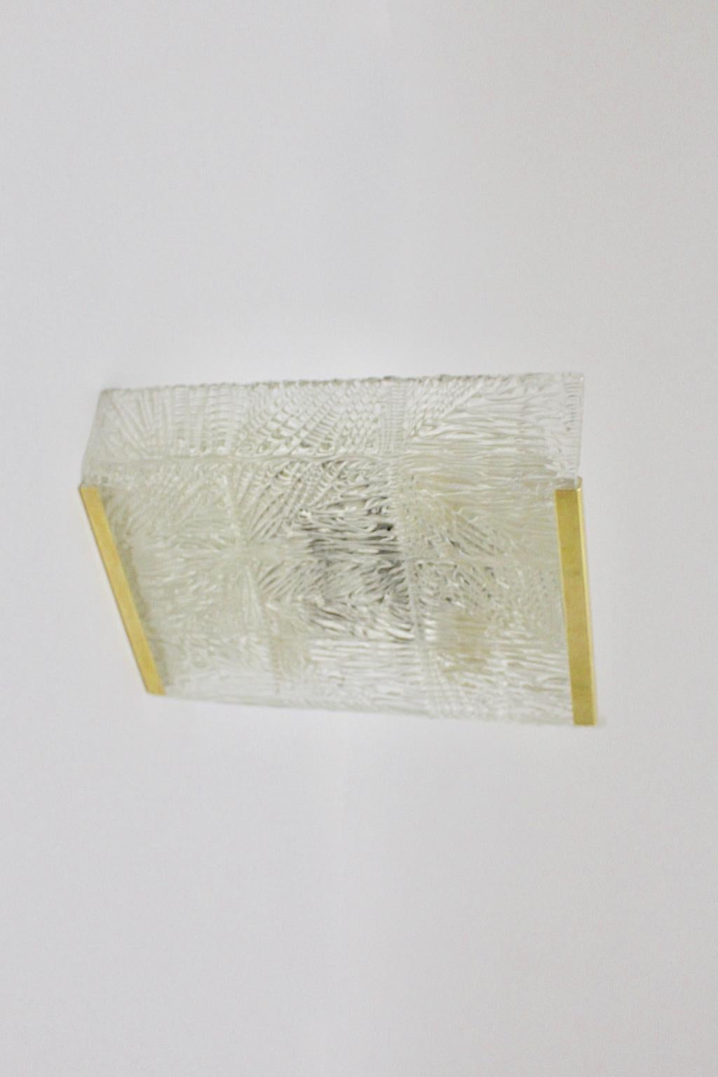 Métal Applique de verre en laiton de style moderne du milieu du siècle dernier par J.T.Kalmar Vienne:: Autriche en vente