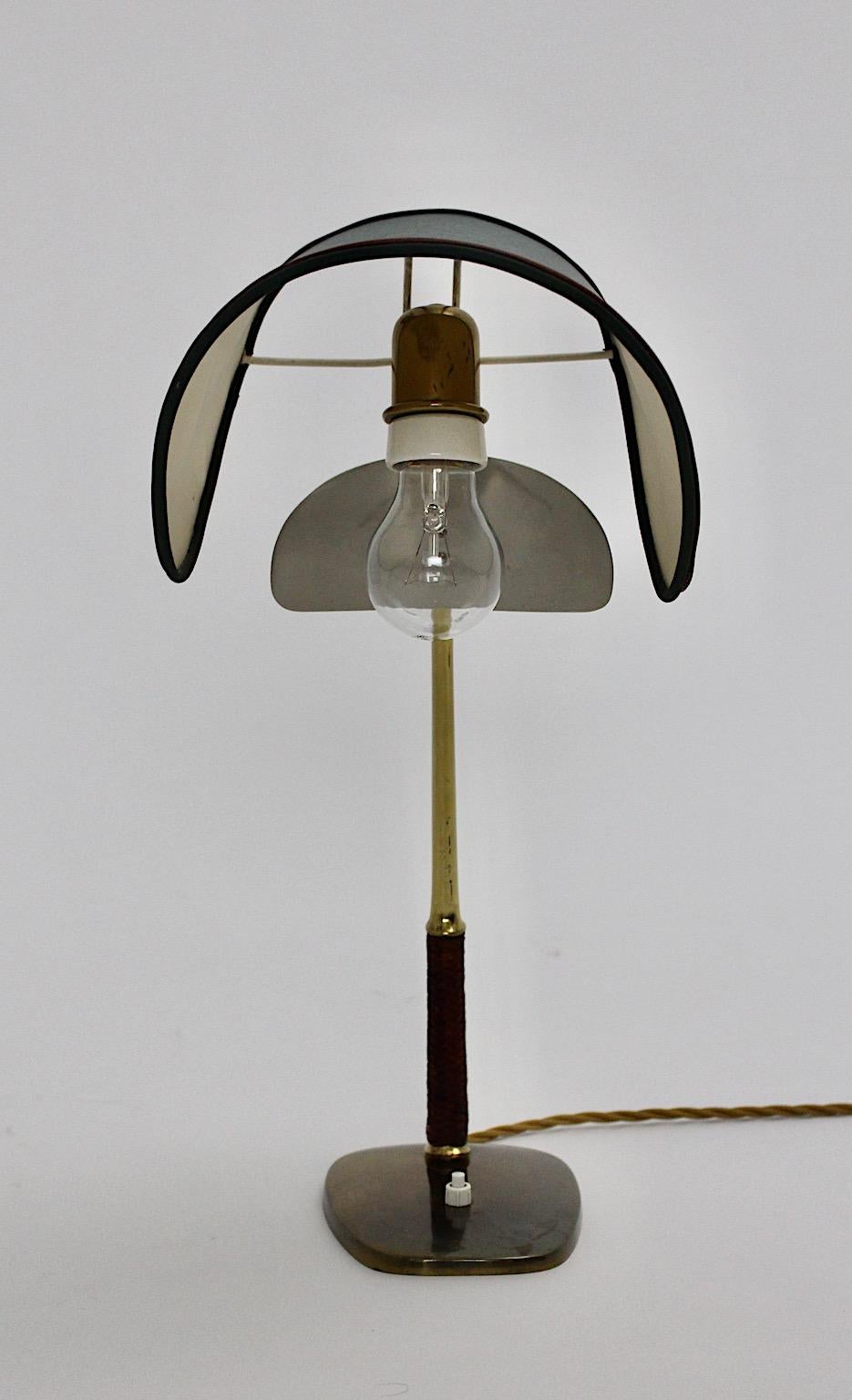 Mid-Century Modern Vintage Brass Leather Green Kalmar Table Lamp, 1950s, Vienna For Sale 2