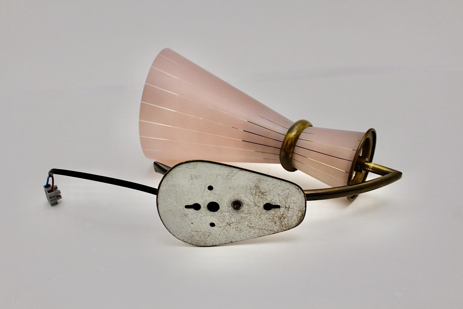 Mid-Century Modern Vintage Brass Pink Sconce Table Lamp Stilnovo 1950s Italy For Sale 6