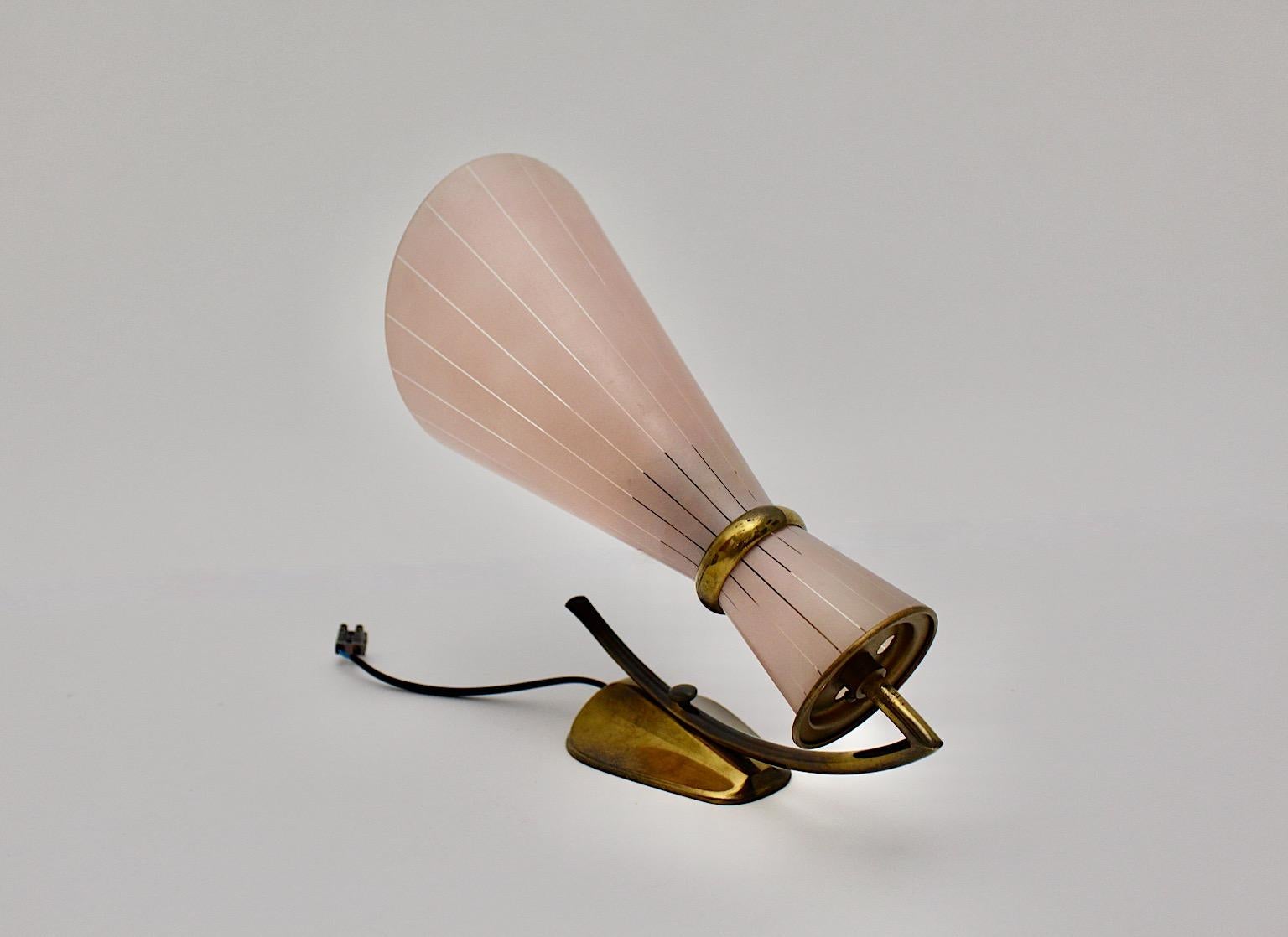 Mid-Century Modern Vintage Brass Pink Sconce Table Lamp Stilnovo 1950s Italy For Sale 2