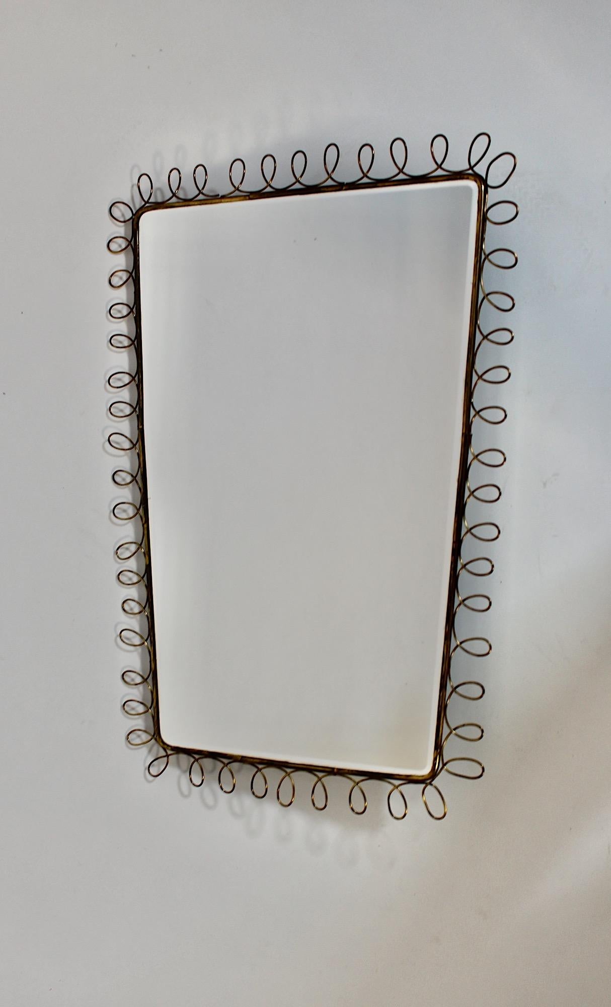 Specchio da parete rettangolare in ottone d'epoca Mid Century Modern Squiggles 1950s Italy in vendita 4