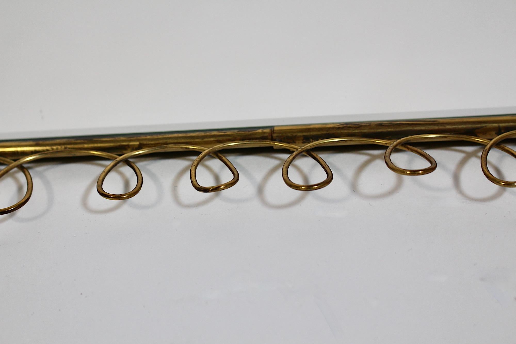 Specchio da parete rettangolare in ottone d'epoca Mid Century Modern Squiggles 1950s Italy in vendita 5