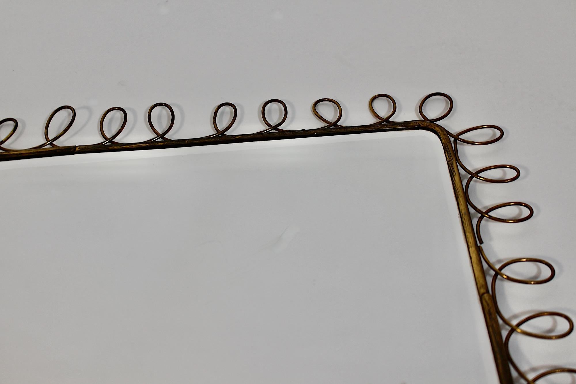 Specchio da parete rettangolare in ottone d'epoca Mid Century Modern Squiggles 1950s Italy in vendita 7
