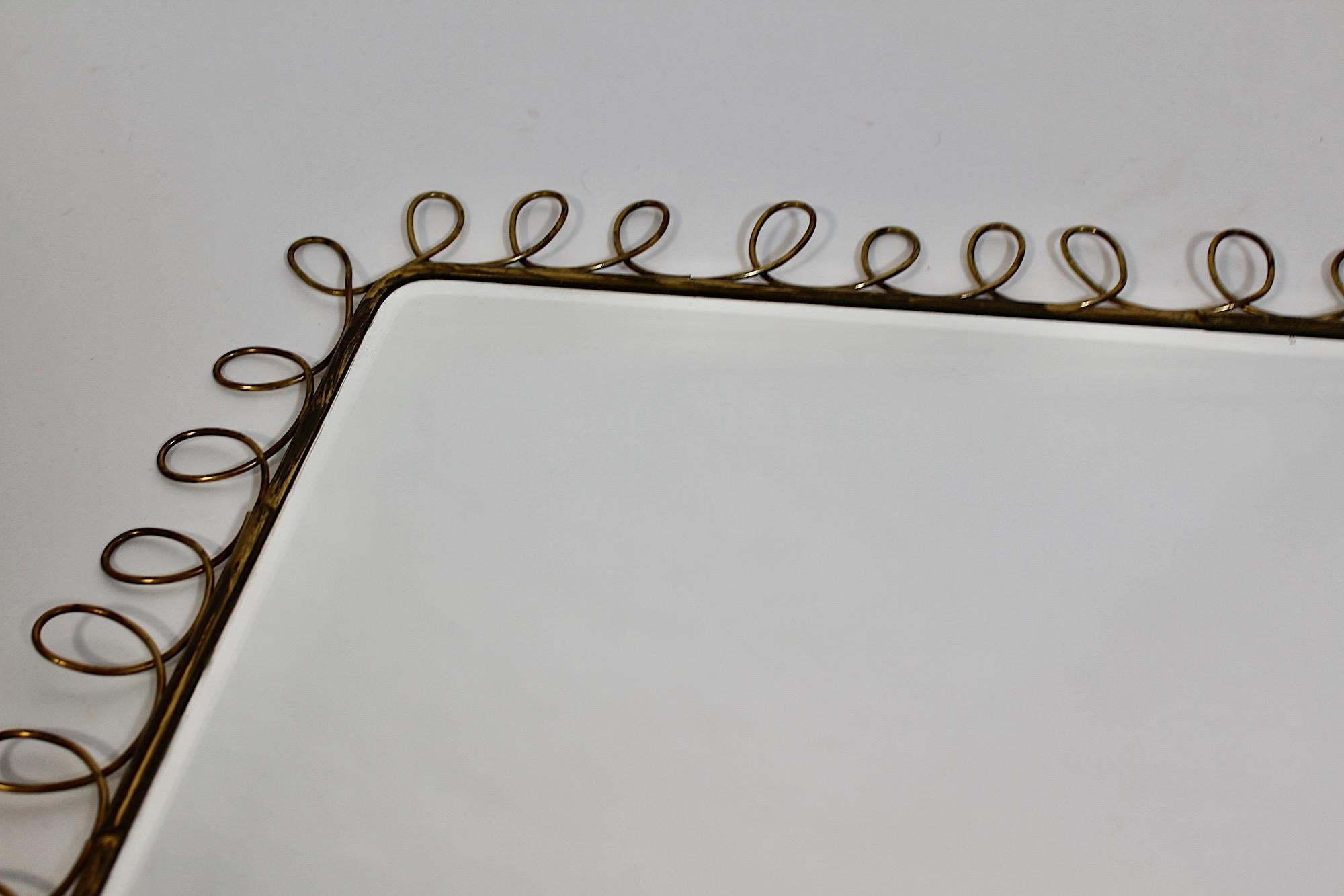 Specchio da parete rettangolare in ottone d'epoca Mid Century Modern Squiggles 1950s Italy in vendita 8