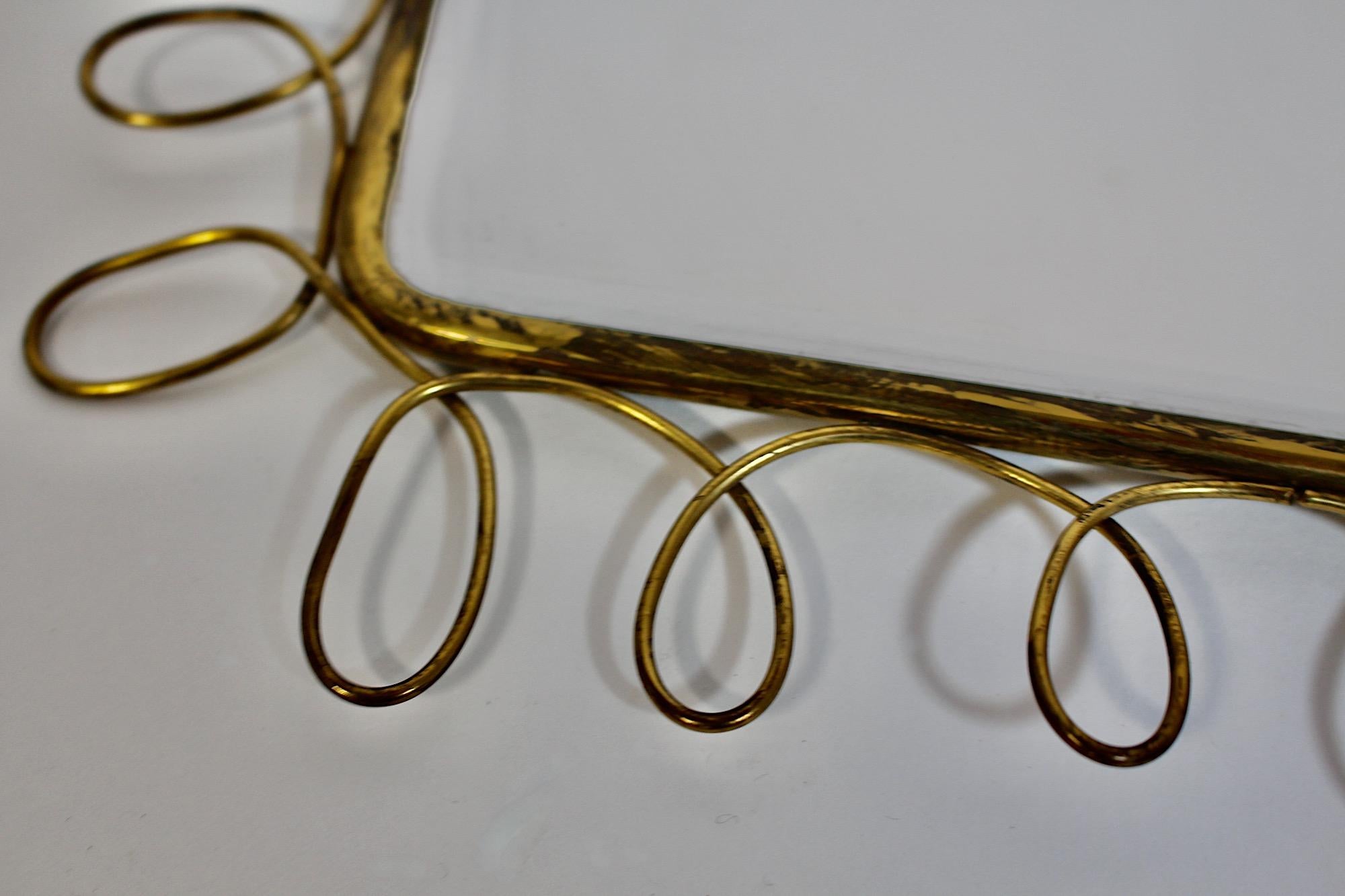 Specchio da parete rettangolare in ottone d'epoca Mid Century Modern Squiggles 1950s Italy in vendita 10