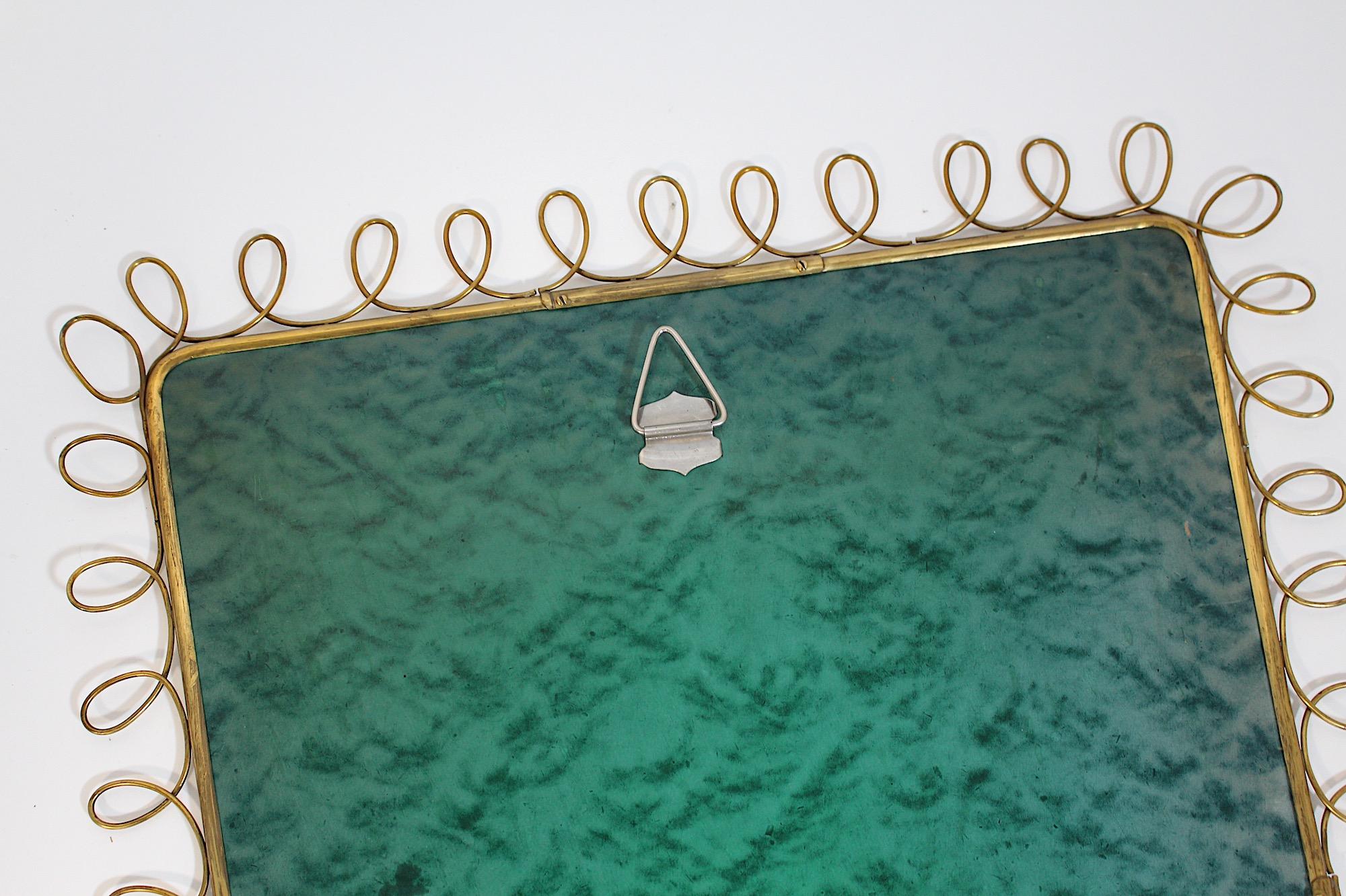Specchio da parete rettangolare in ottone d'epoca Mid Century Modern Squiggles 1950s Italy in vendita 11