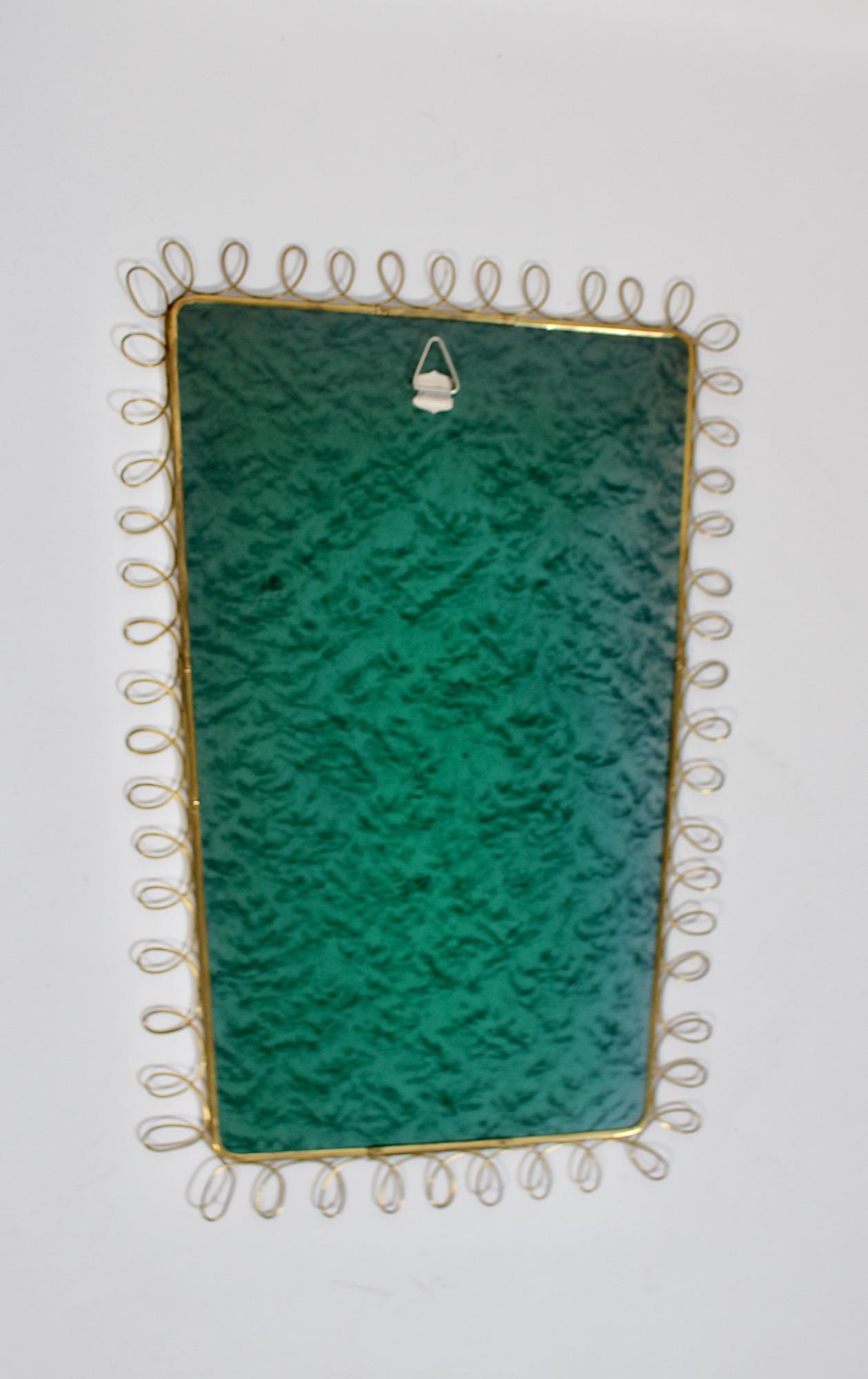 Specchio da parete rettangolare in ottone d'epoca Mid Century Modern Squiggles 1950s Italy in vendita 12