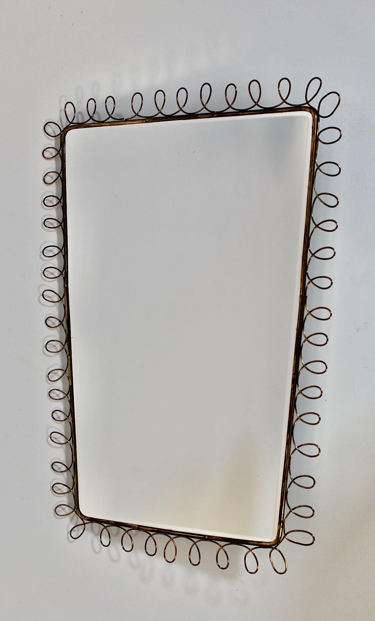 XX secolo Specchio da parete rettangolare in ottone d'epoca Mid Century Modern Squiggles 1950s Italy in vendita