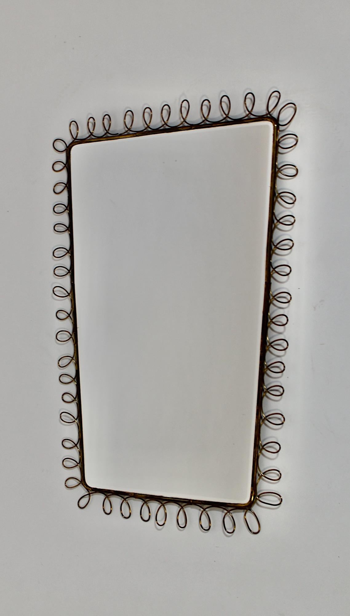 Specchio da parete rettangolare in ottone d'epoca Mid Century Modern Squiggles 1950s Italy in vendita 1