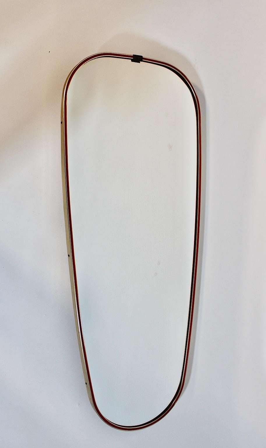Specchio da pavimento in ottone rosso d'epoca del Mid Century Modern Specchio a figura intera 1950 Italia In condizioni buone in vendita a Vienna, AT