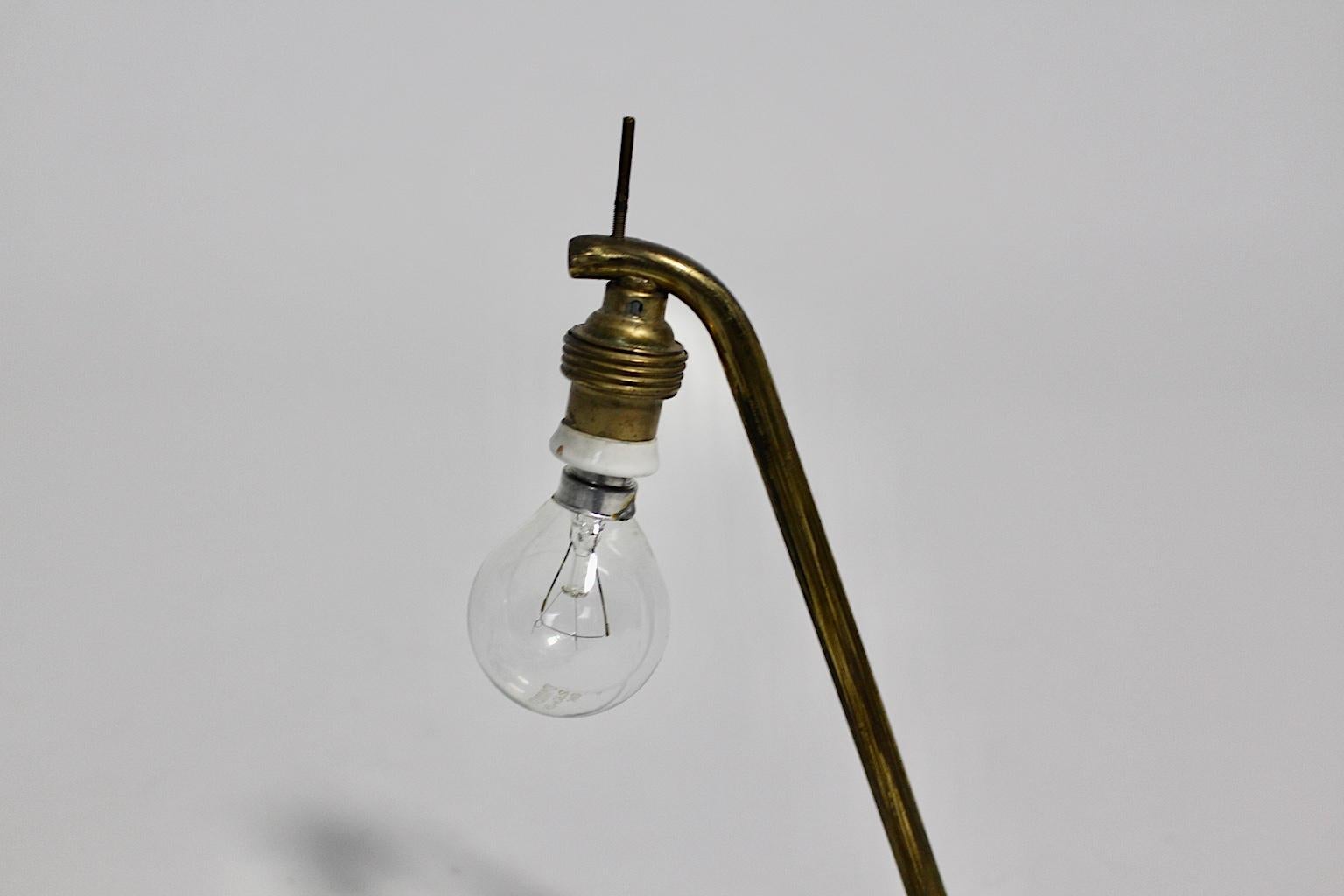 Moderne Mid-Century-Tischlampe aus Messing Kalmar, 1950er Jahre, Österreich im Angebot 4