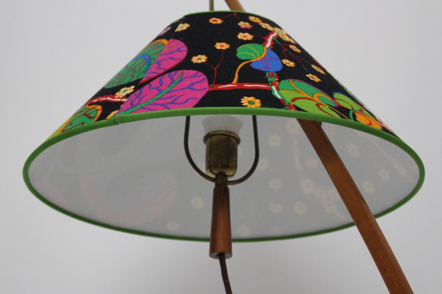 Lampada da terra in ottone e legno di noce di metà secolo Dornstab J.T. Kalmar Vienna in vendita 14
