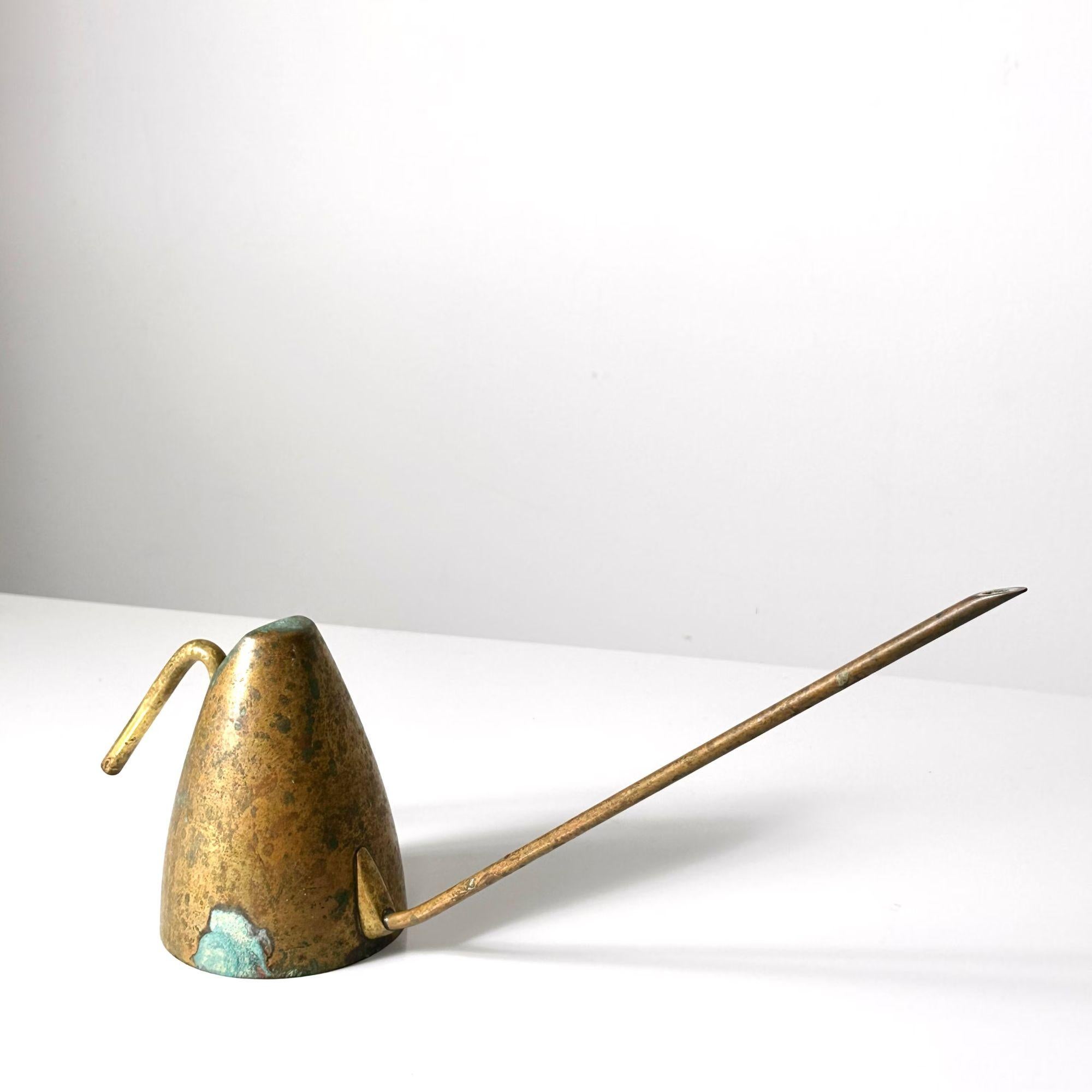 Vintage Carl Aubock II Brass Watering Can Austria 

Sculptural watering can designed by Carl Auböck II circa 1950s
Model 4118 in solid brass produced by Werkstätte Carl Auböck
Signed to handle

Additional Information:
Materials: Solid
