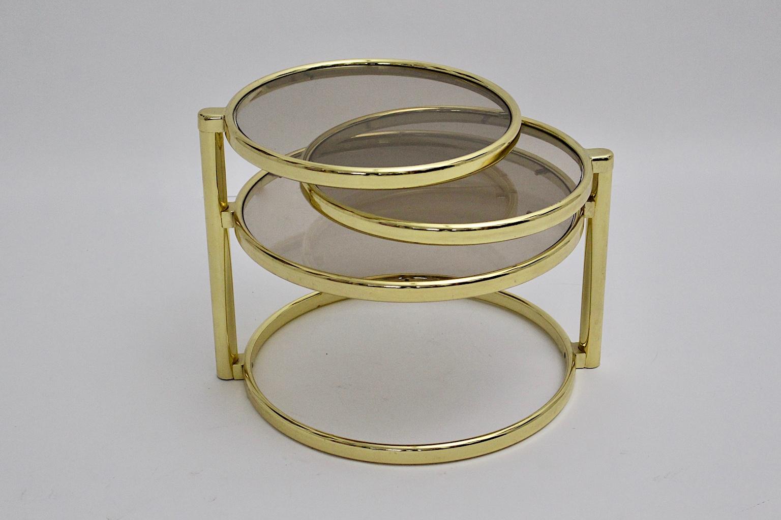 Mid-Century Modern Vintage Brassed Metal Glass Swiveling Coffee Table circa 1970 (Metall) im Angebot