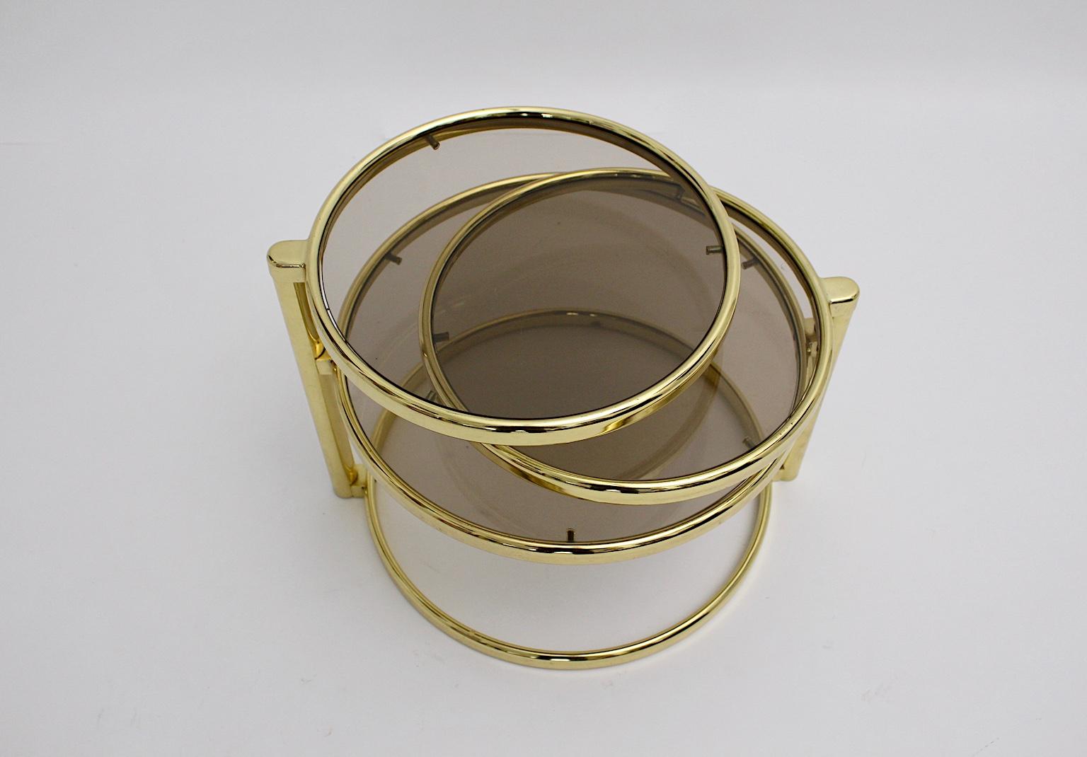 Mid-Century Modern Vintage Brassed Metal Glass Swiveling Coffee Table circa 1970 im Angebot 2