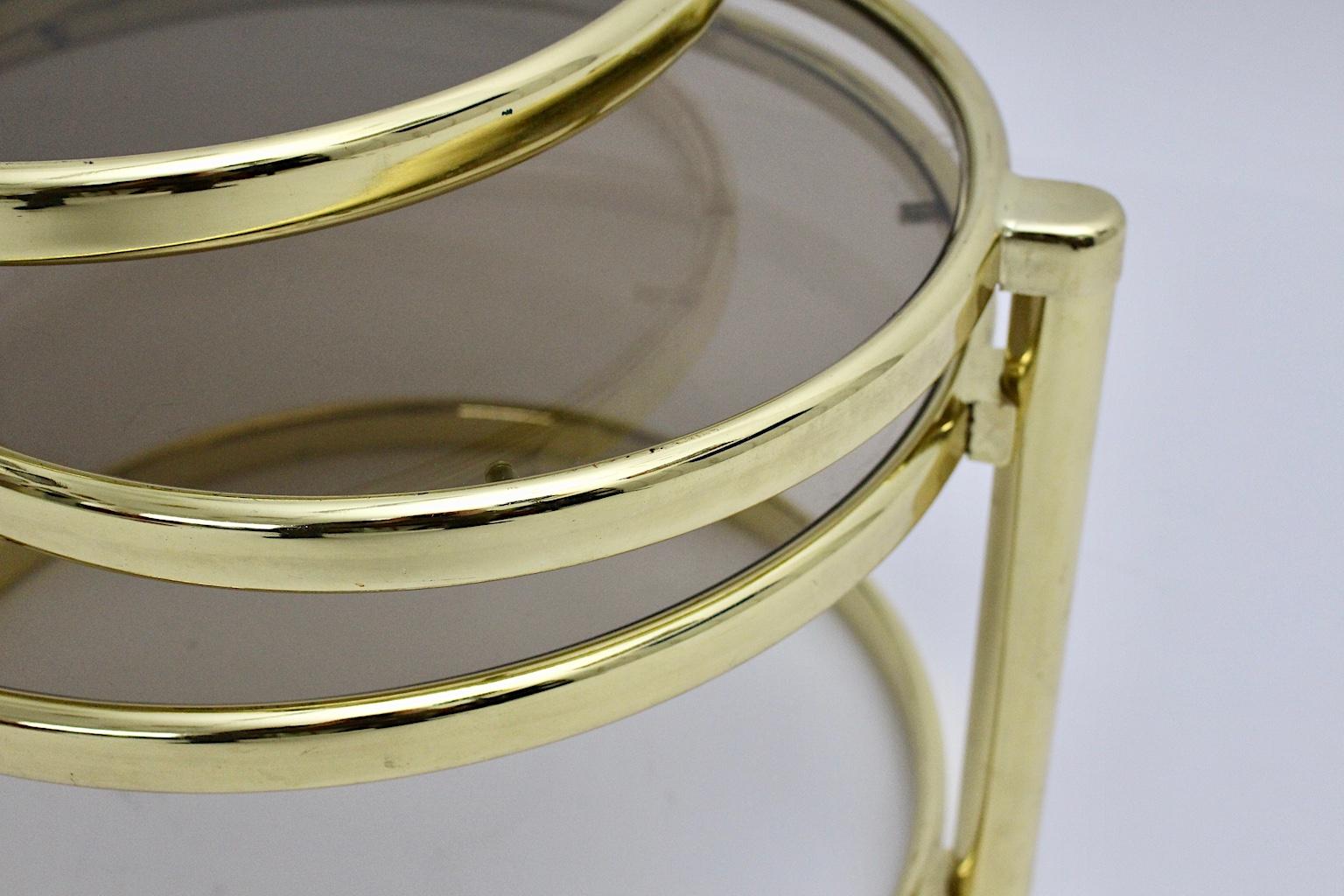Mid-Century Modern Vintage Brassed Metal Glass Swiveling Coffee Table circa 1970 im Angebot 3