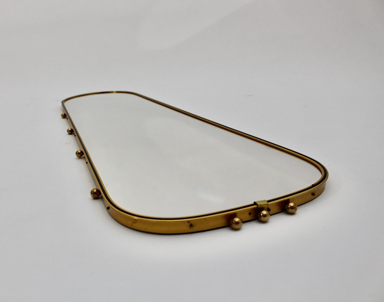 Specchio da terra ovale d'ottone con proiettili d'ottone del Mid Century Modern Vintage 1960s in vendita 6