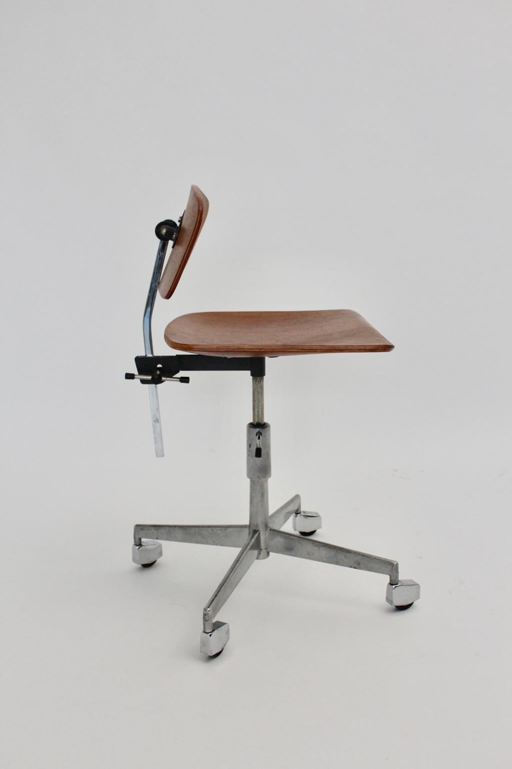 Mid-Century Modern vintage desk chair or office chair designed by Jorgen Rasmussen 1950s in Denmark and executed by Labofa.
The chromed metal frame shows four wheels. The seat and the back were made of laminated beech plywood.
Also the desk chair