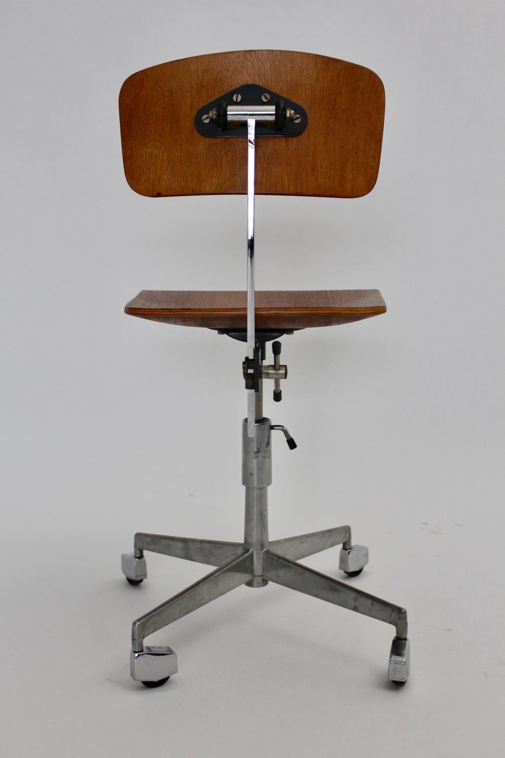 Laminated Mid-Century Modern Vintage Brown Beech Desk Chair Jorgen Rasmussen 1950s Denmark For Sale