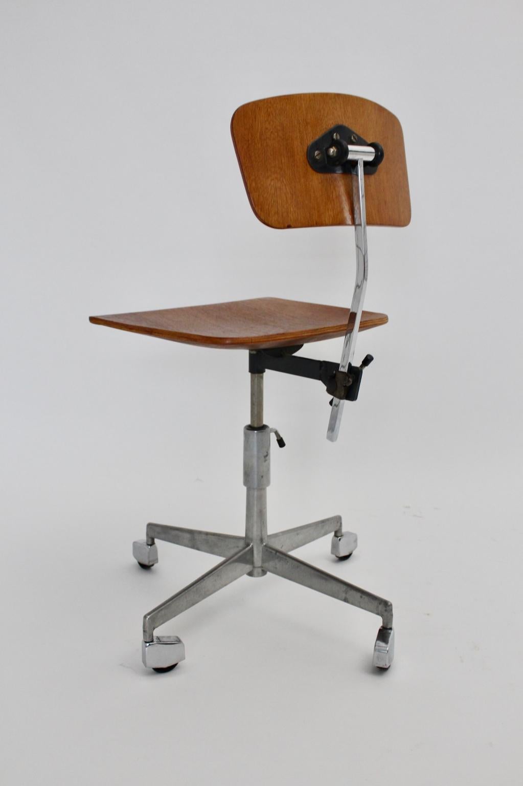 Mid-Century Modern Vintage Brown Beech Desk Chair Jorgen Rasmussen 1950s Denmark In Good Condition For Sale In Vienna, AT