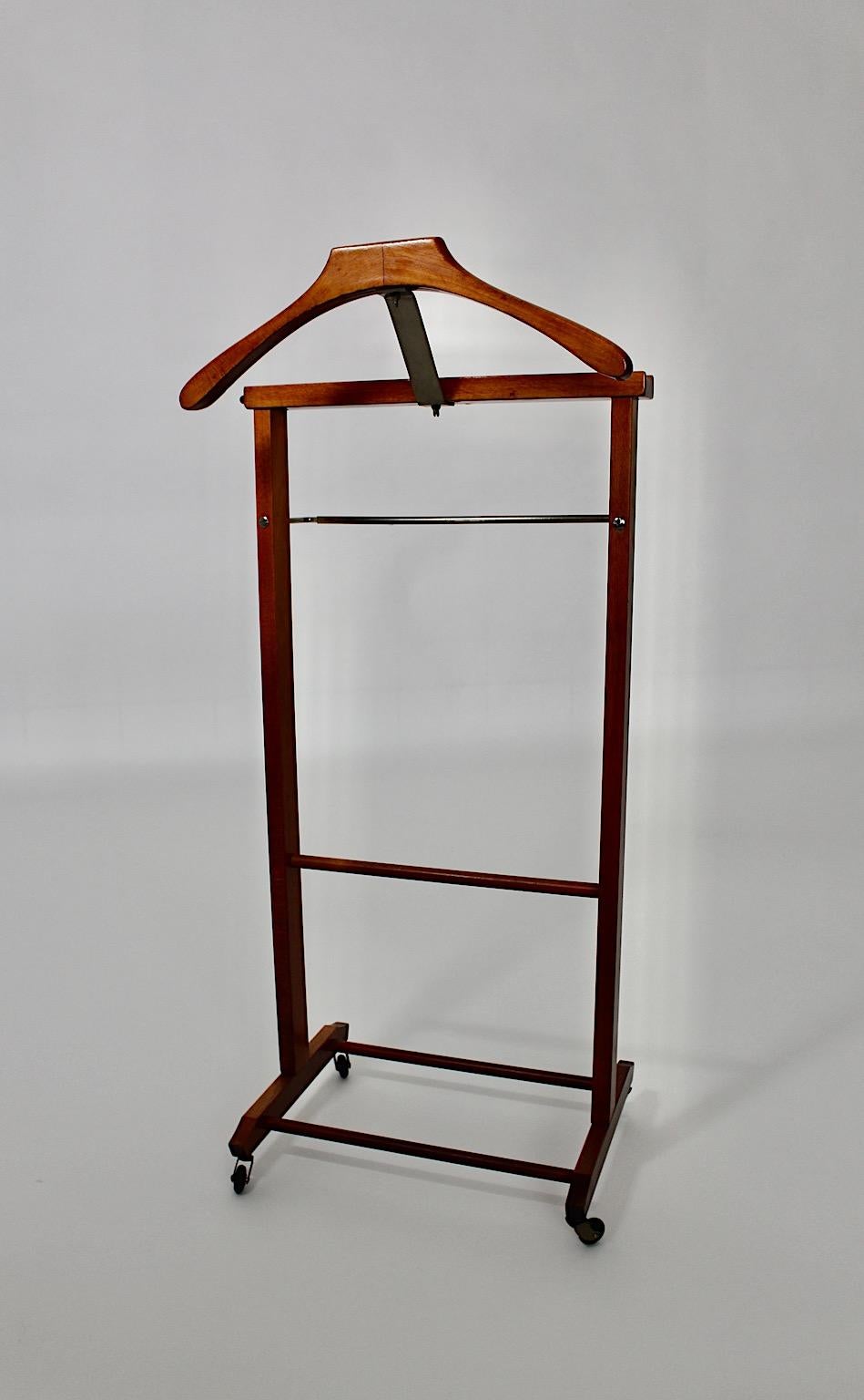Mid-20th Century Mid Century Modern Vintage Brown Beech Valet Reguitti 1960s Italy For Sale