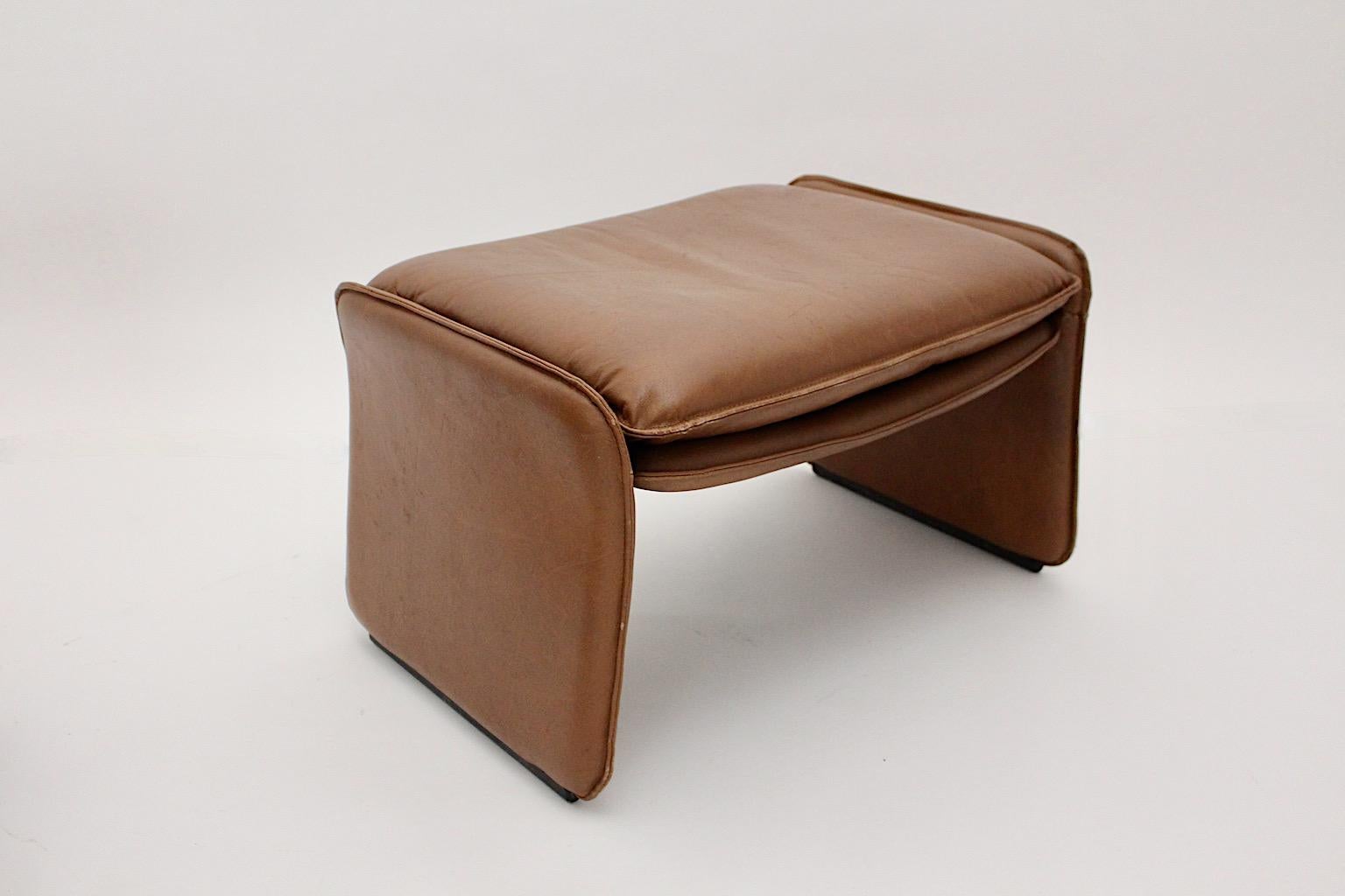 Mid-Century Modern Vintage Brown Leather Two Lounge Chairs and Ottoman 1960 For Sale 10